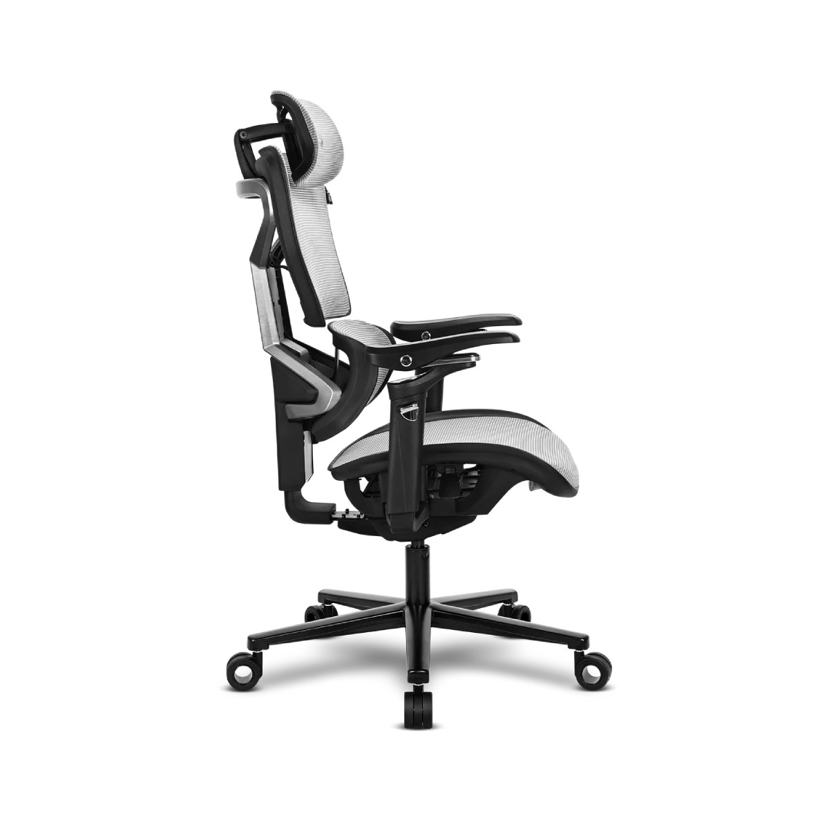 Sedia da ufficio ergonomica nera con schienale in rete e braccioli.