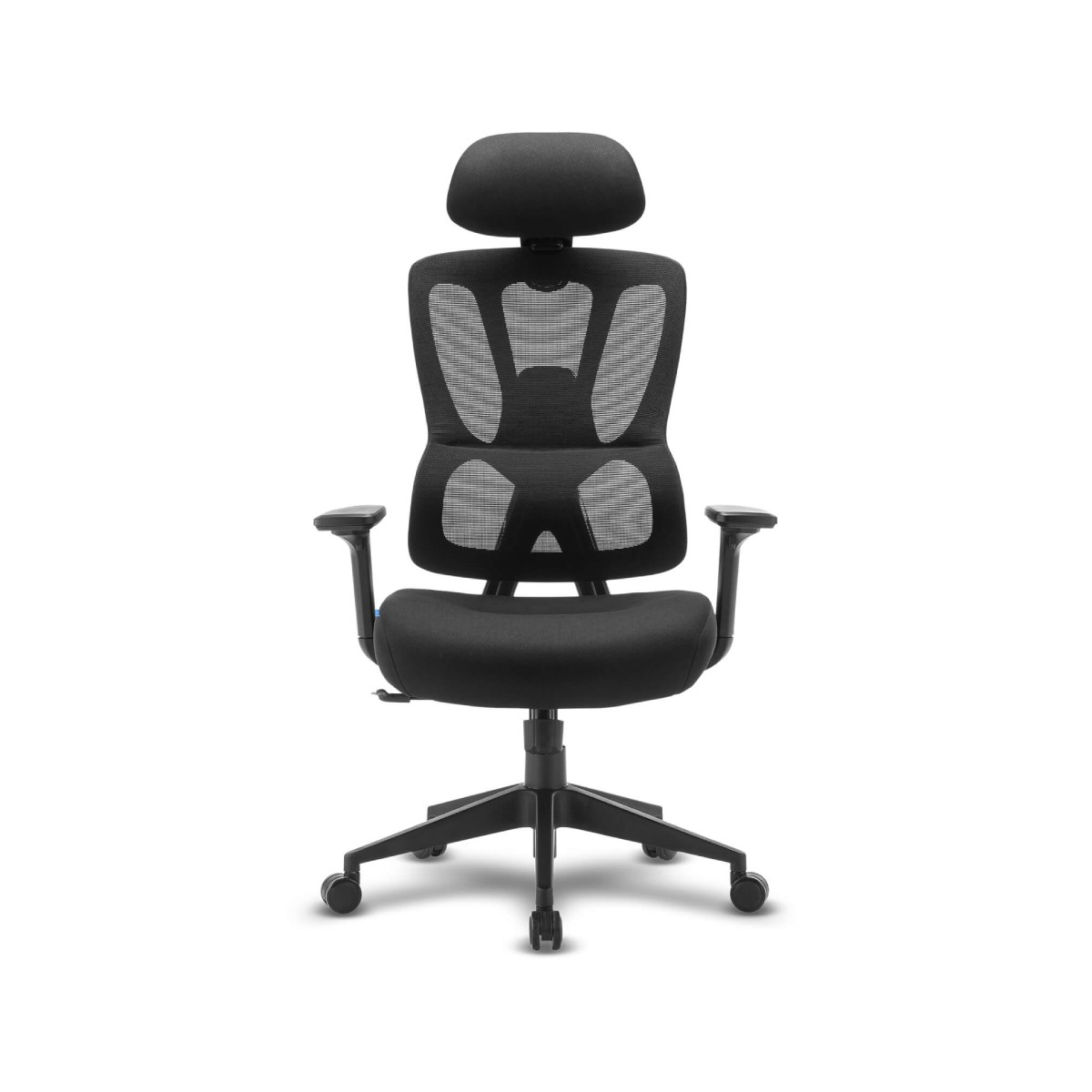 Silla de oficina negra con respaldo de malla, reposacabezas y ruedas.