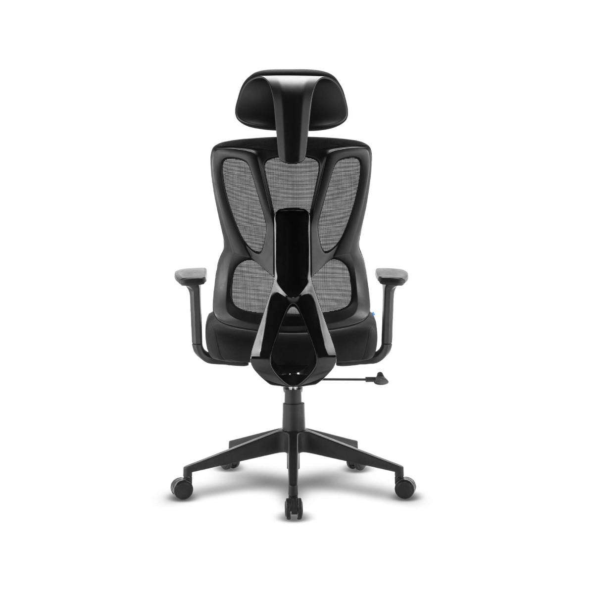 Vista trasera de una silla de oficina ergonómica negra con respaldo de malla.