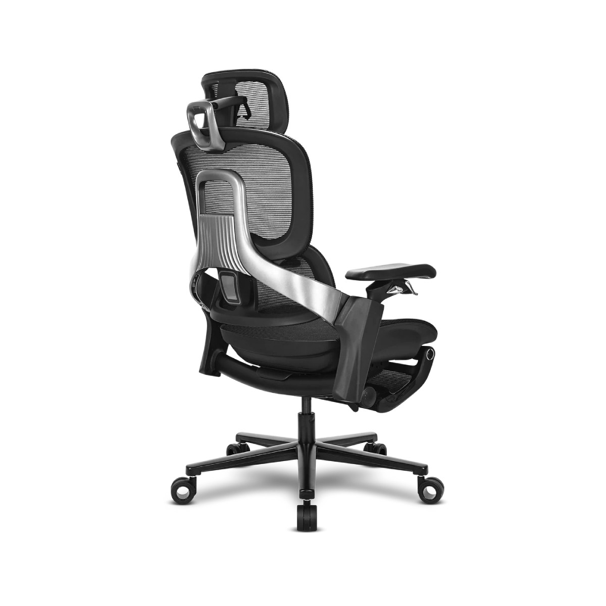 Sedia da ufficio ergonomica nera con schienale in rete e braccioli regolabili.