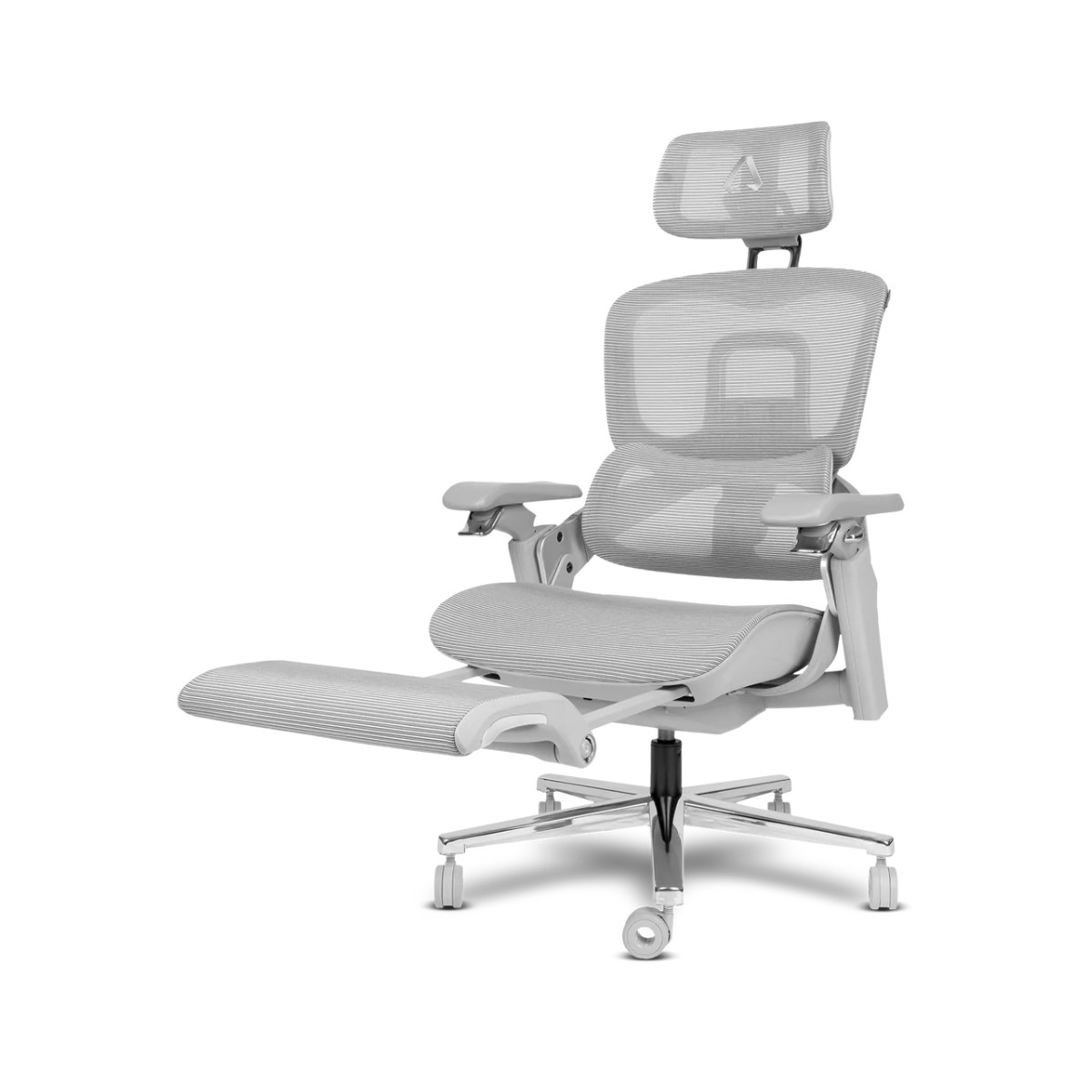 Una sedia da ufficio ergonomica grigia con poggiapiedi estensibile e poggiatesta.