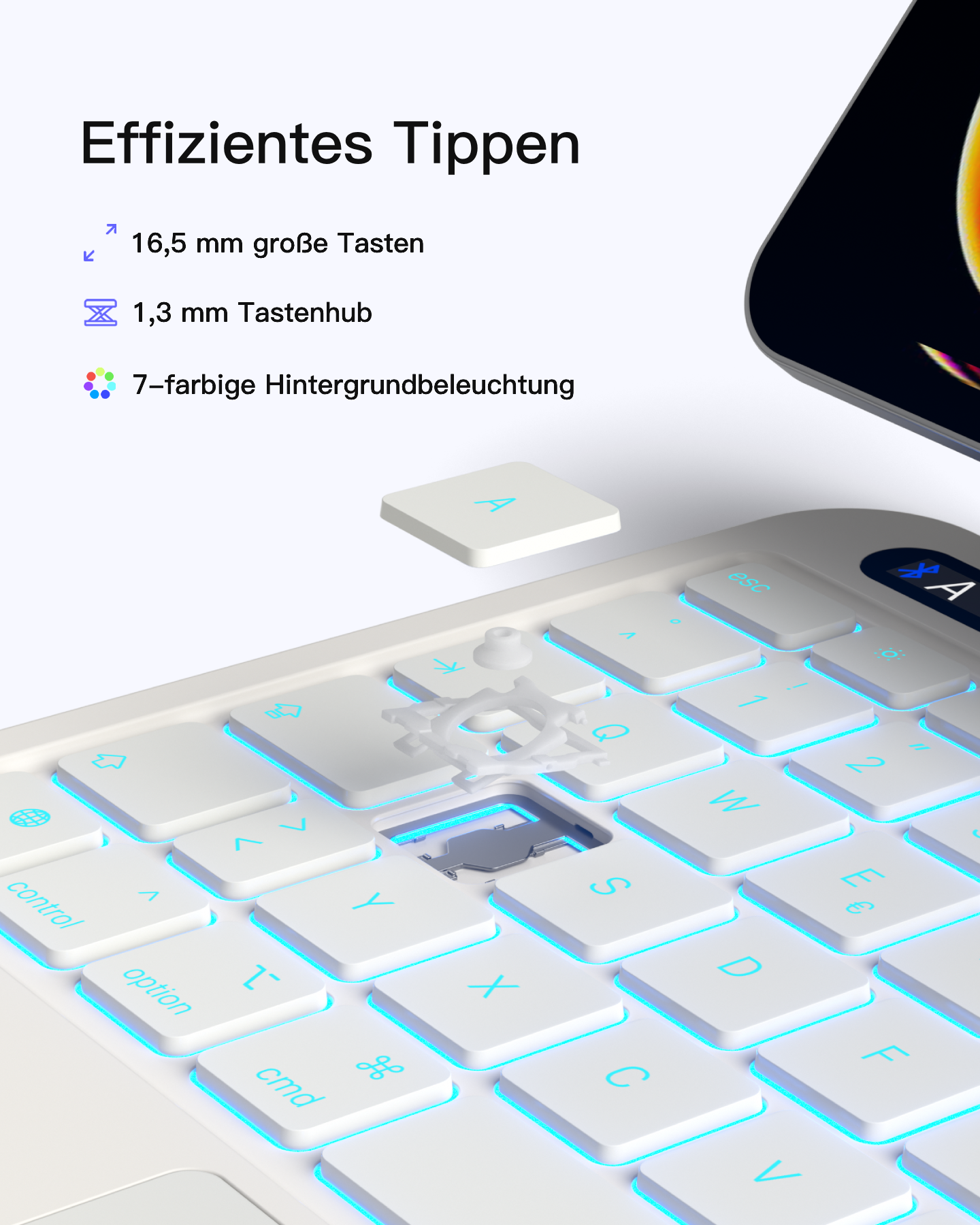 Weiße Tastatur mit blauer Beleuchtung. Text über Tasten und Hub.