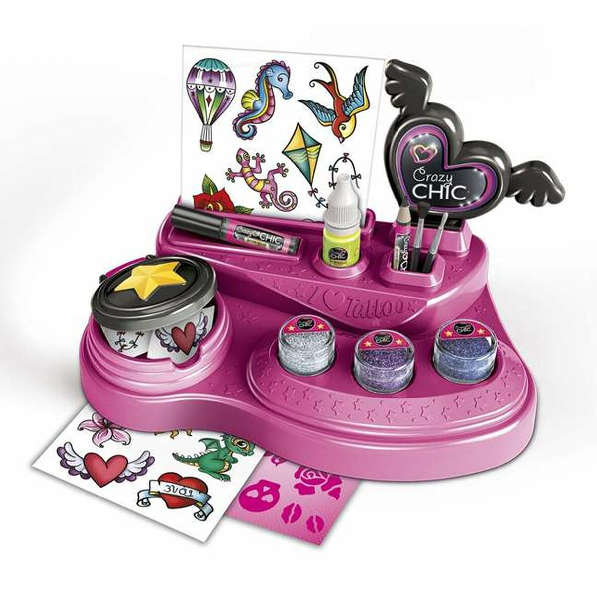 Un kit per tatuaggi rosa con vasetti di glitter, penne, stencil e adesivi.