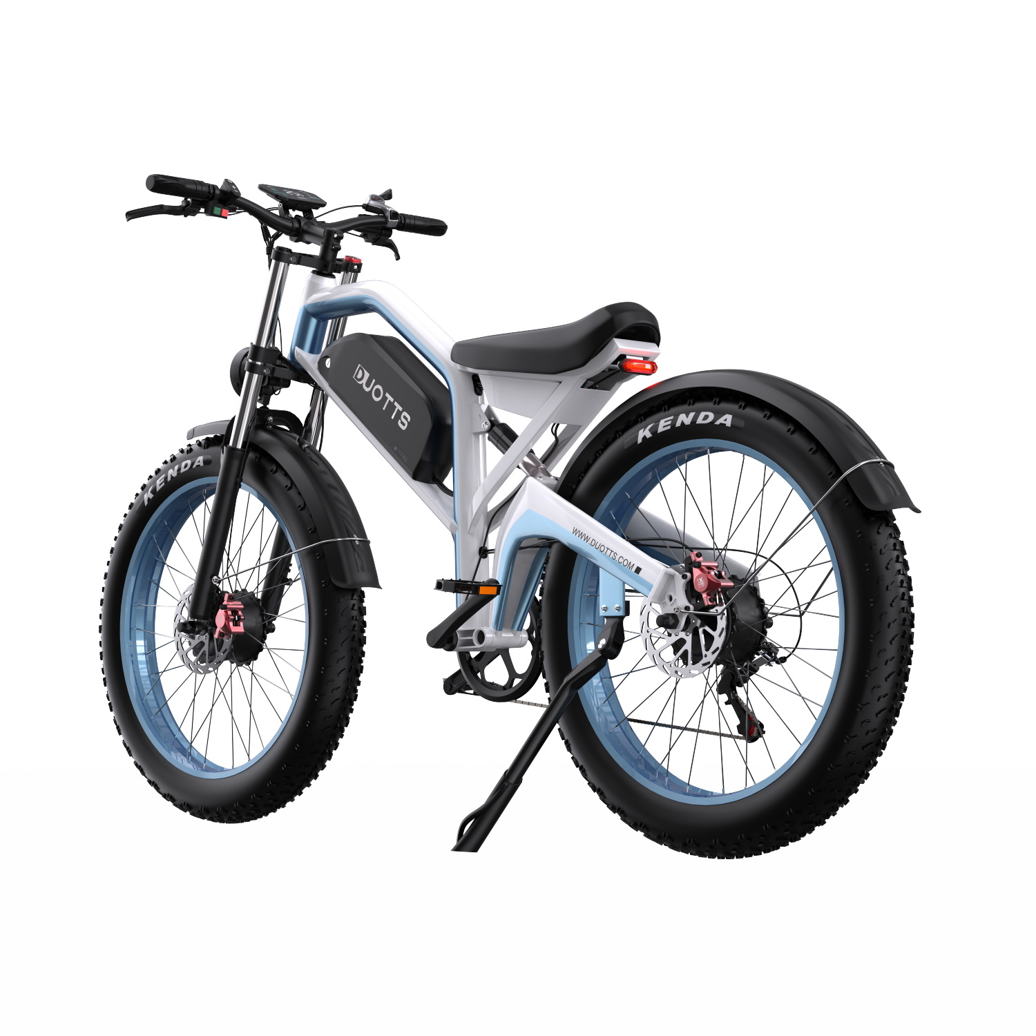 Biały i niebieski elektryczny rower typu fat bike z czarnymi oponami i obręczami. Posiada pakiet baterii na ramie.