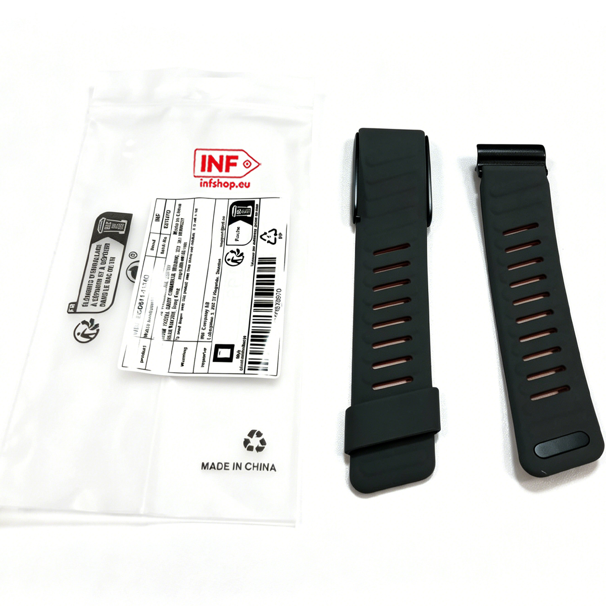 Zwei schwarze Uhrenarmbänder liegen neben einer Verpackung mit Produktinformationen.