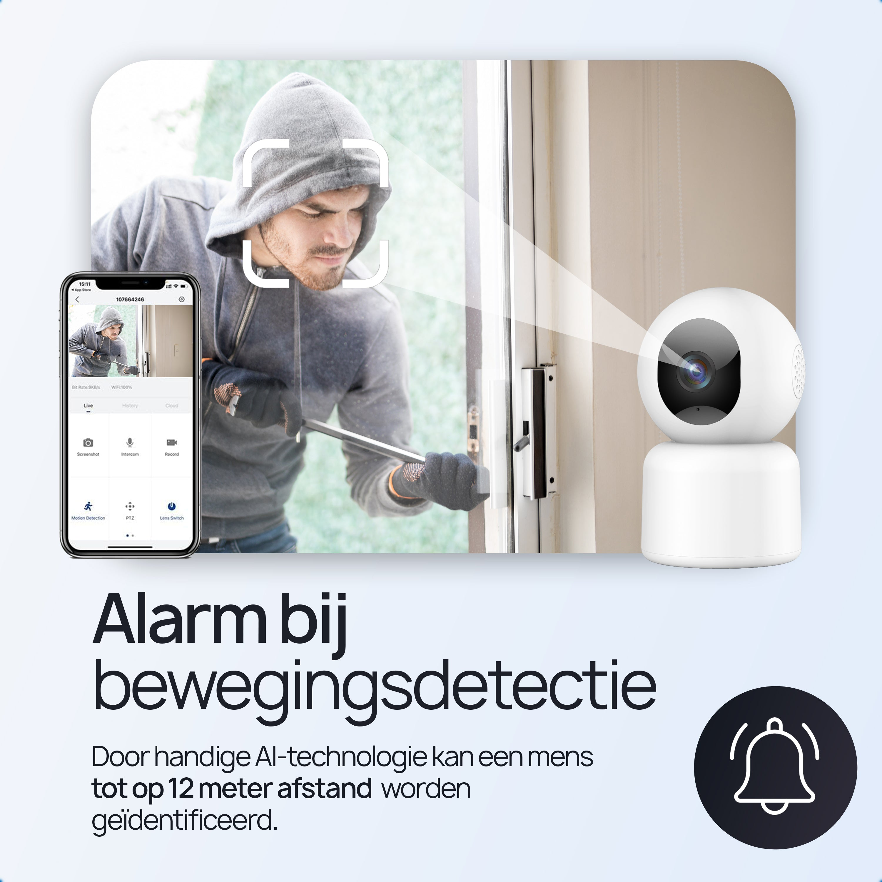 Inbreker probeert deur open te breken; beveiligingscamera en telefoon zichtbaar.