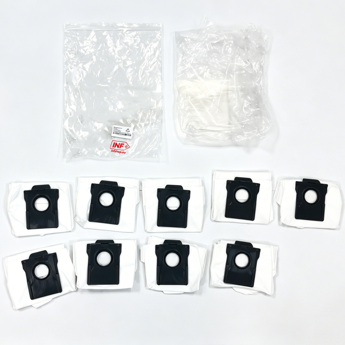 Zwei Packungen mit Staubsaugerbeuteln und acht einzelne Beutel.