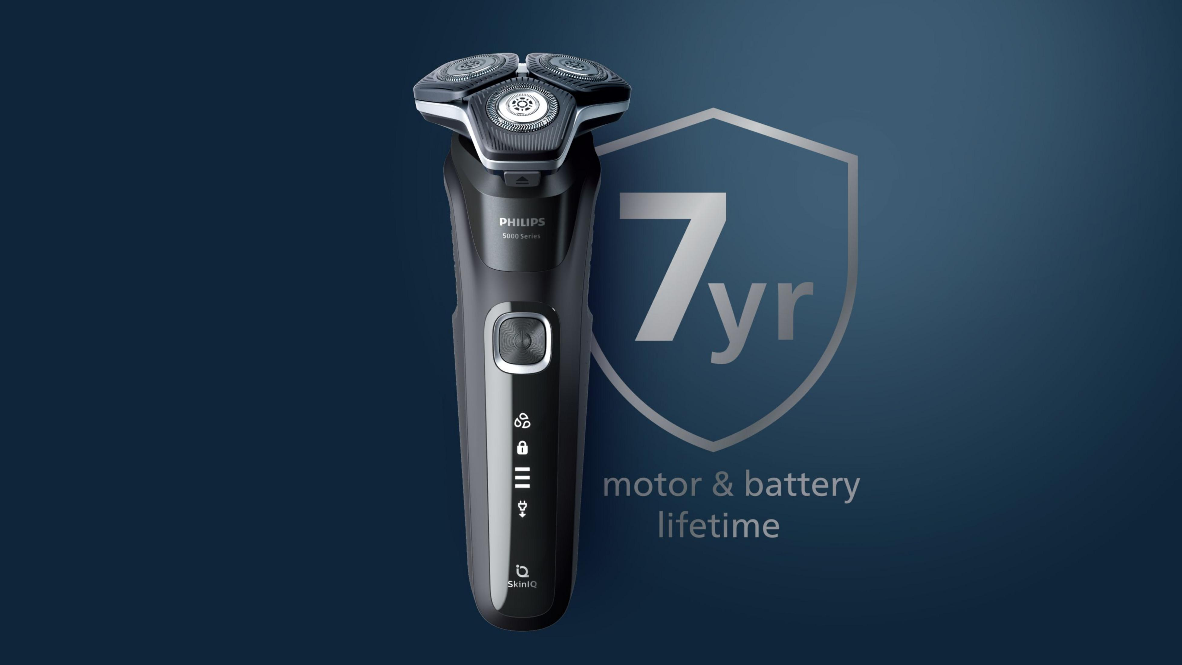 Un rasoir Philips noir avec 7 ans de garantie moteur et batterie.