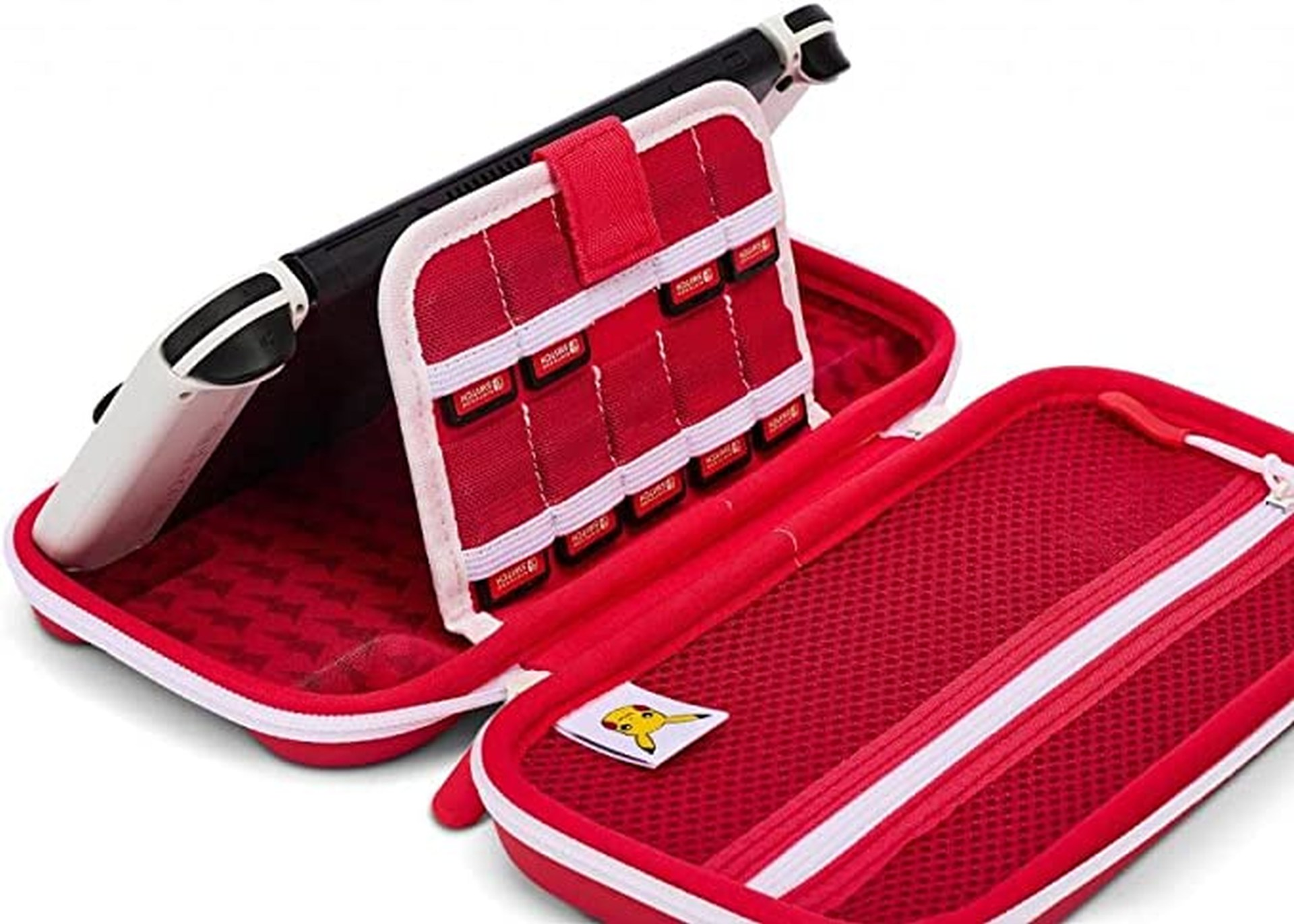 Czerwone etui Nintendo Switch z naszywką Pikachu, na konsolę i gry.