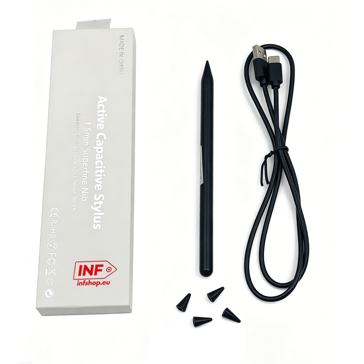Ein schwarzer Eingabestift, Ladekabel und Ersatzspitzen liegen neben einer Verpackung.
