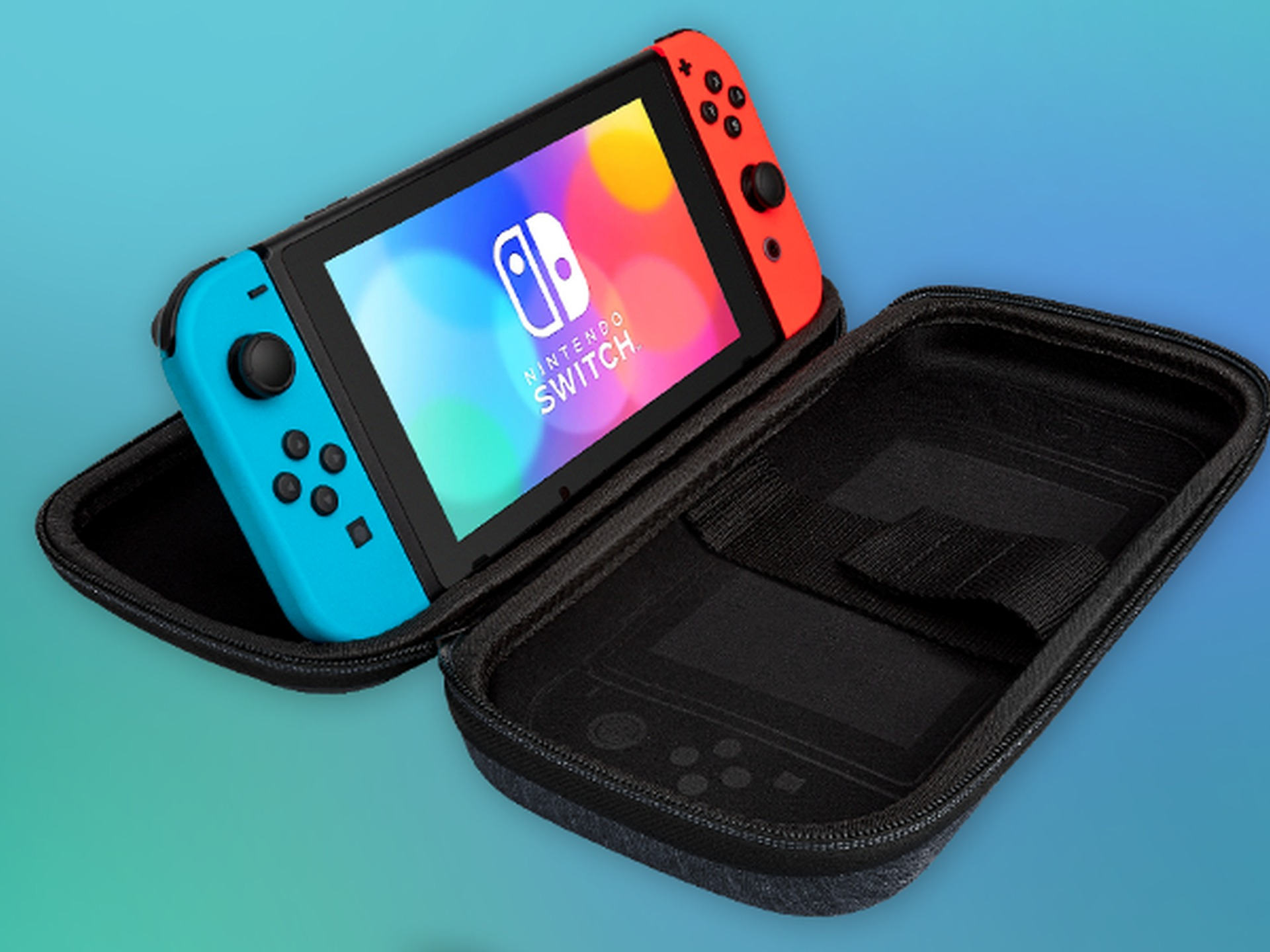 Nintendo Switch in einer schwarzen Tasche mit blauen und roten Joy-Cons.