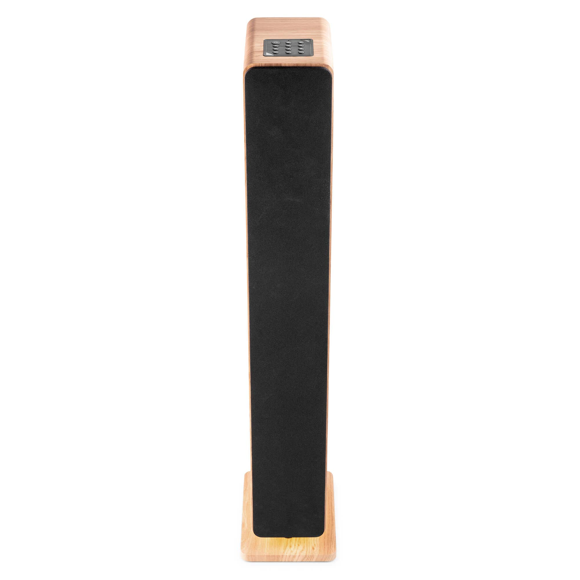 Un altavoz alto y delgado con carcasa de madera y cubierta de tela negra.