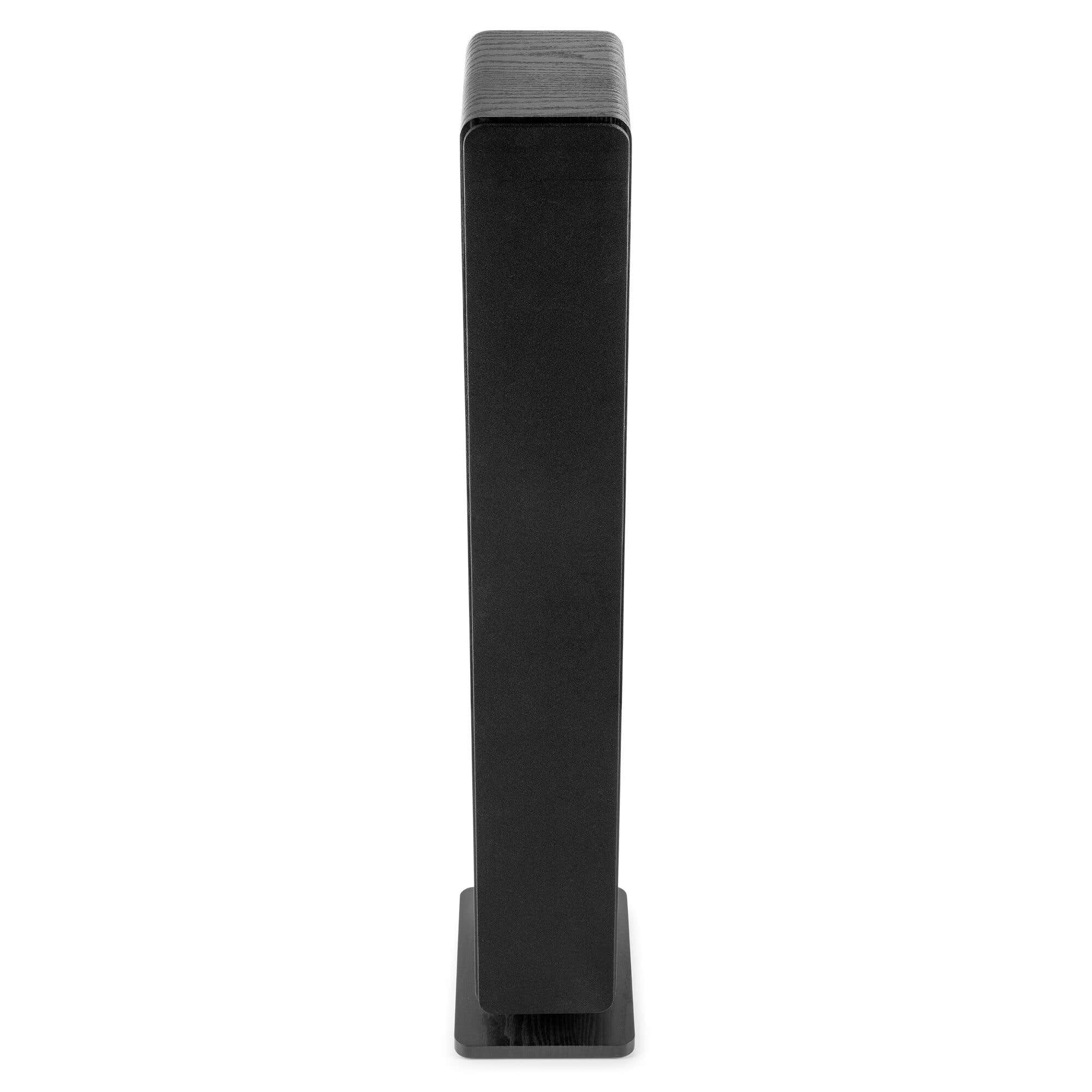 Un altavoz negro y vertical con parte superior de veta de madera y una base.