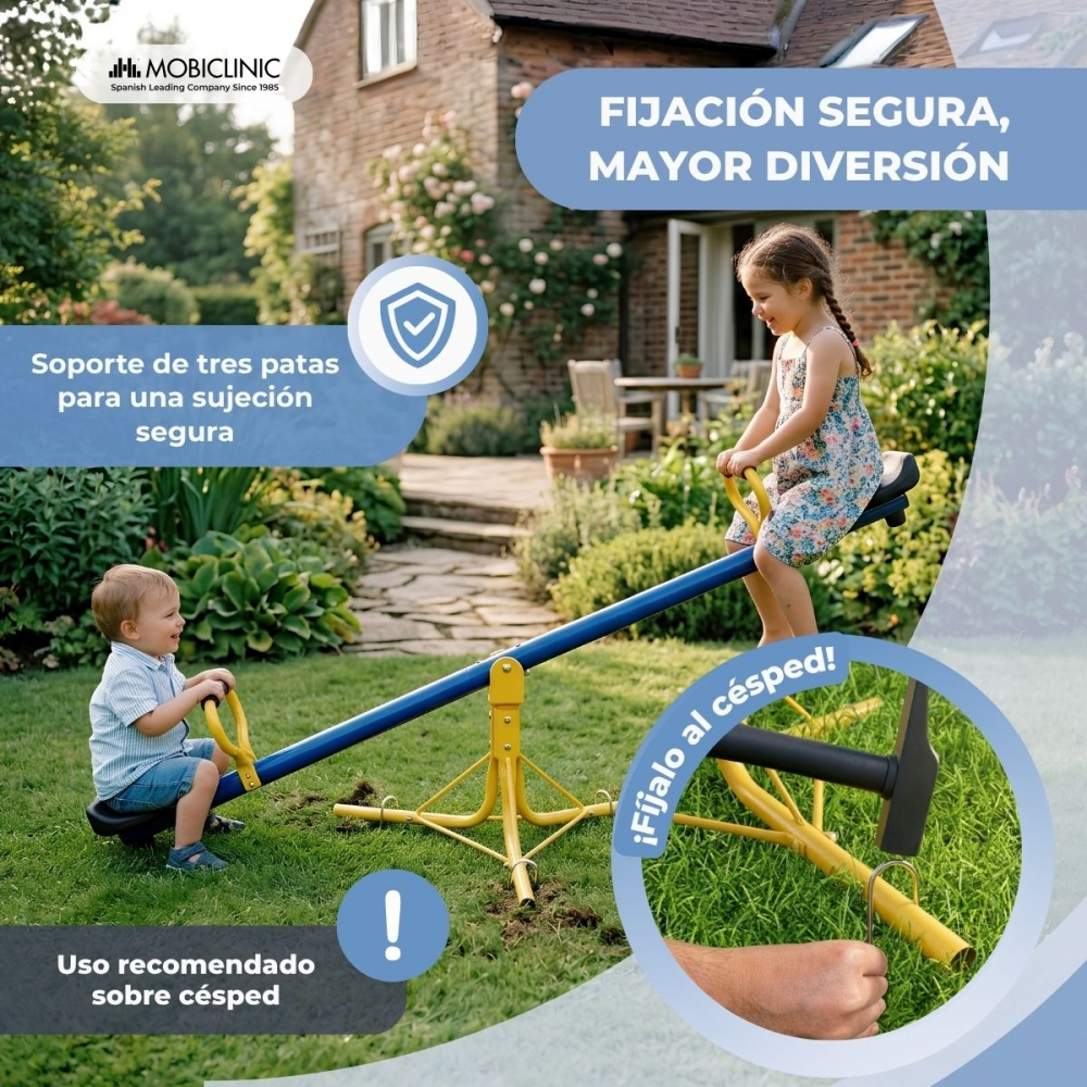 Dos niños en un balancín en un jardín. Un martillo asegura el balancín al suelo.