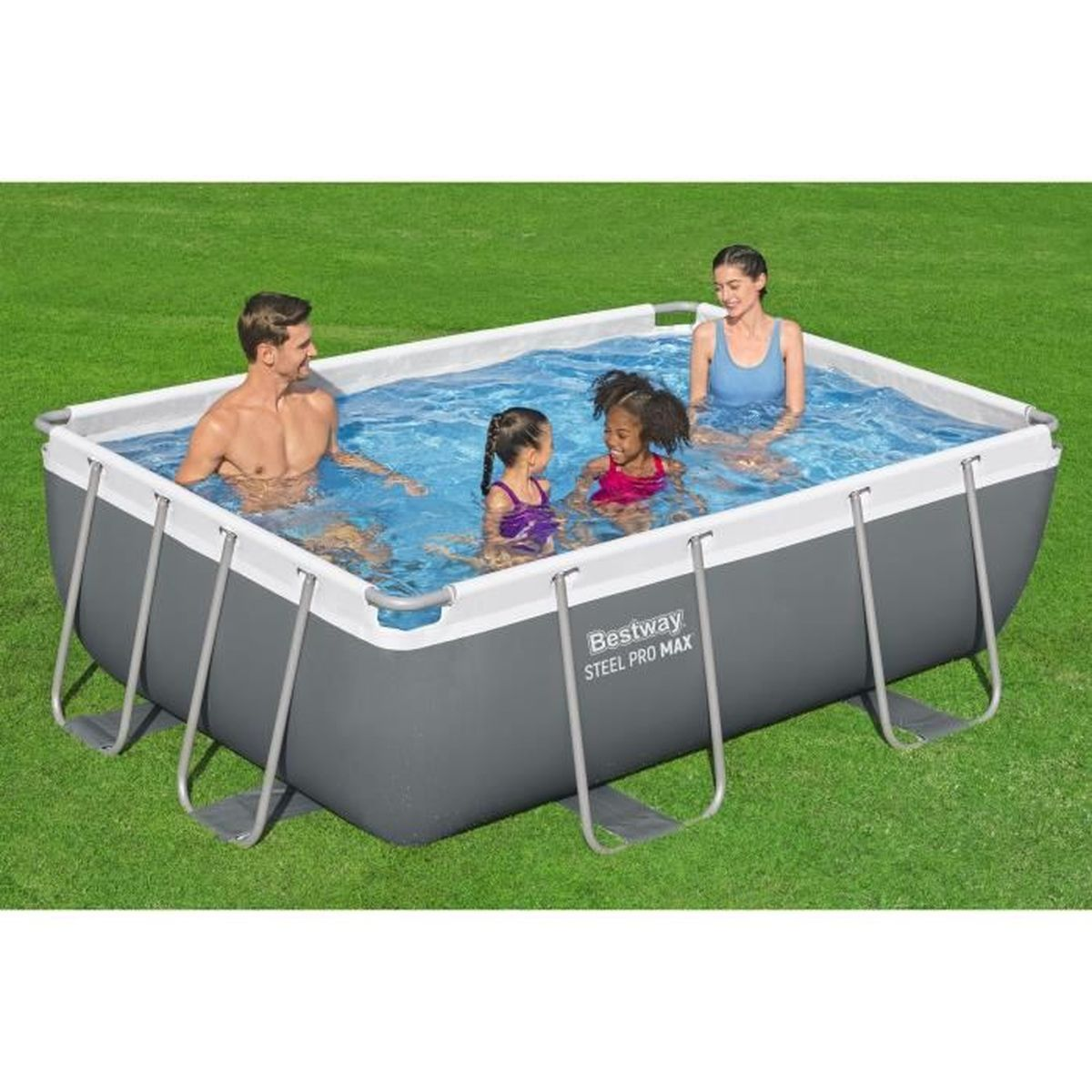 Eine Familie planscht in einem rechteckigen Bestway-Pool im Garten.