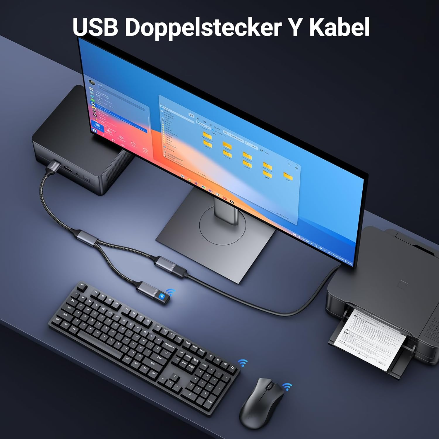Ein Schreibtisch mit einem Computer, Monitor, Tastatur, Maus und Drucker.