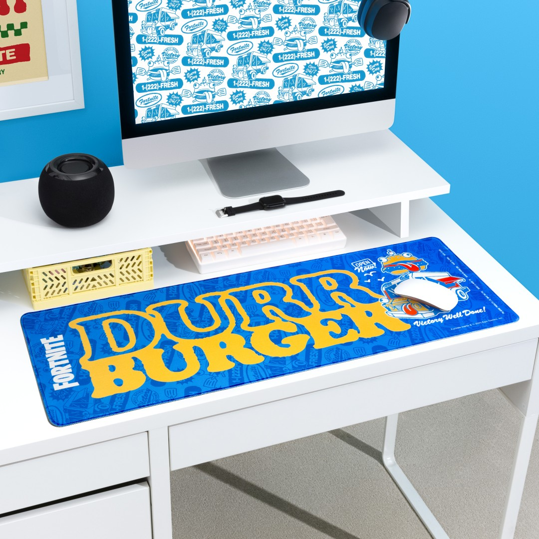 Niebieska podkładka pod mysz gamingowa z logo Fortnite "Durr Burger" na żółto.