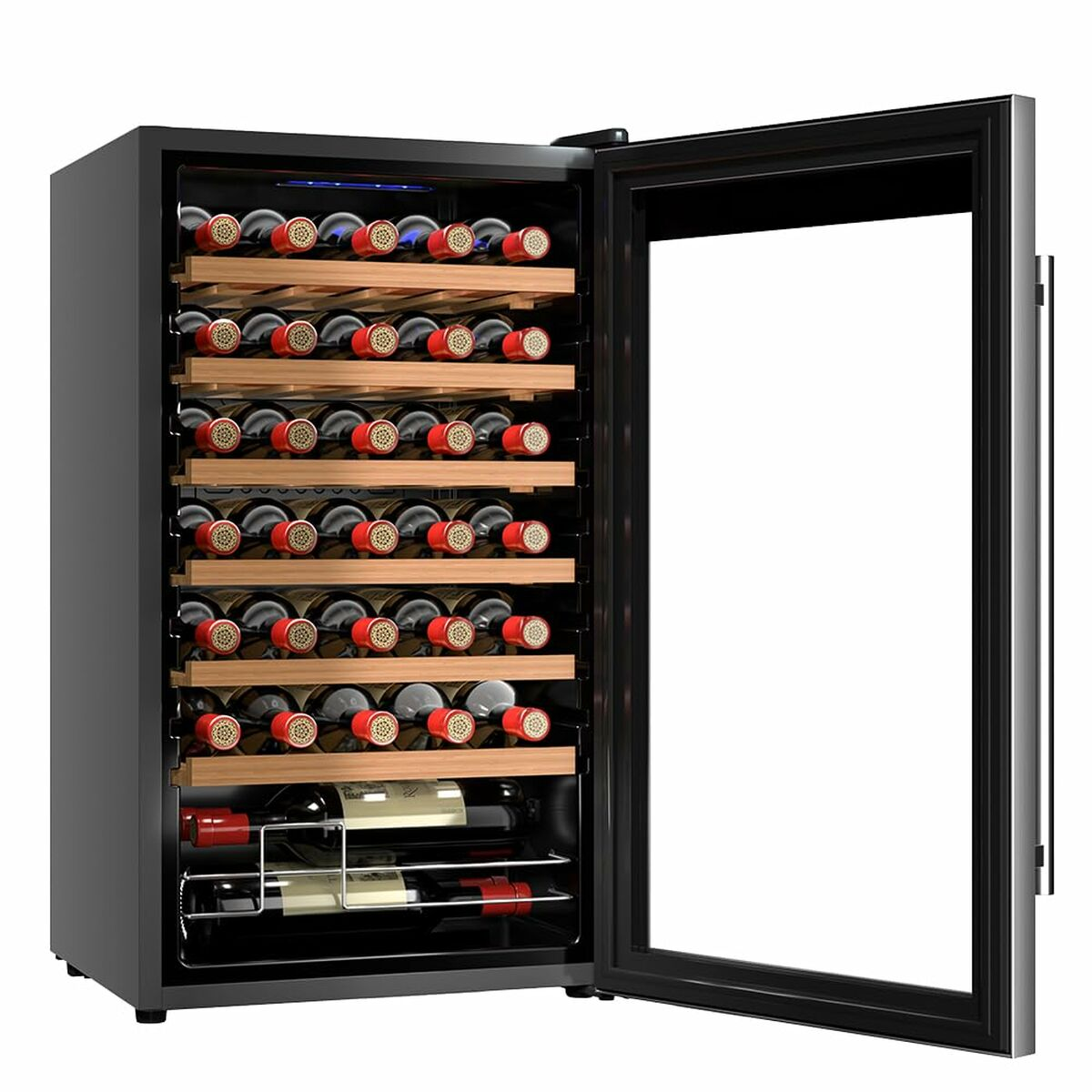Ein offener Weinkühlschrank mit Holzböden und vielen Weinﬂaschen.