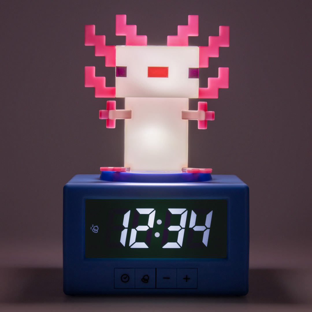 Pikselowa lampa aksolotla z niebieskim cyfrowym budzikiem pokazującym 12:34.