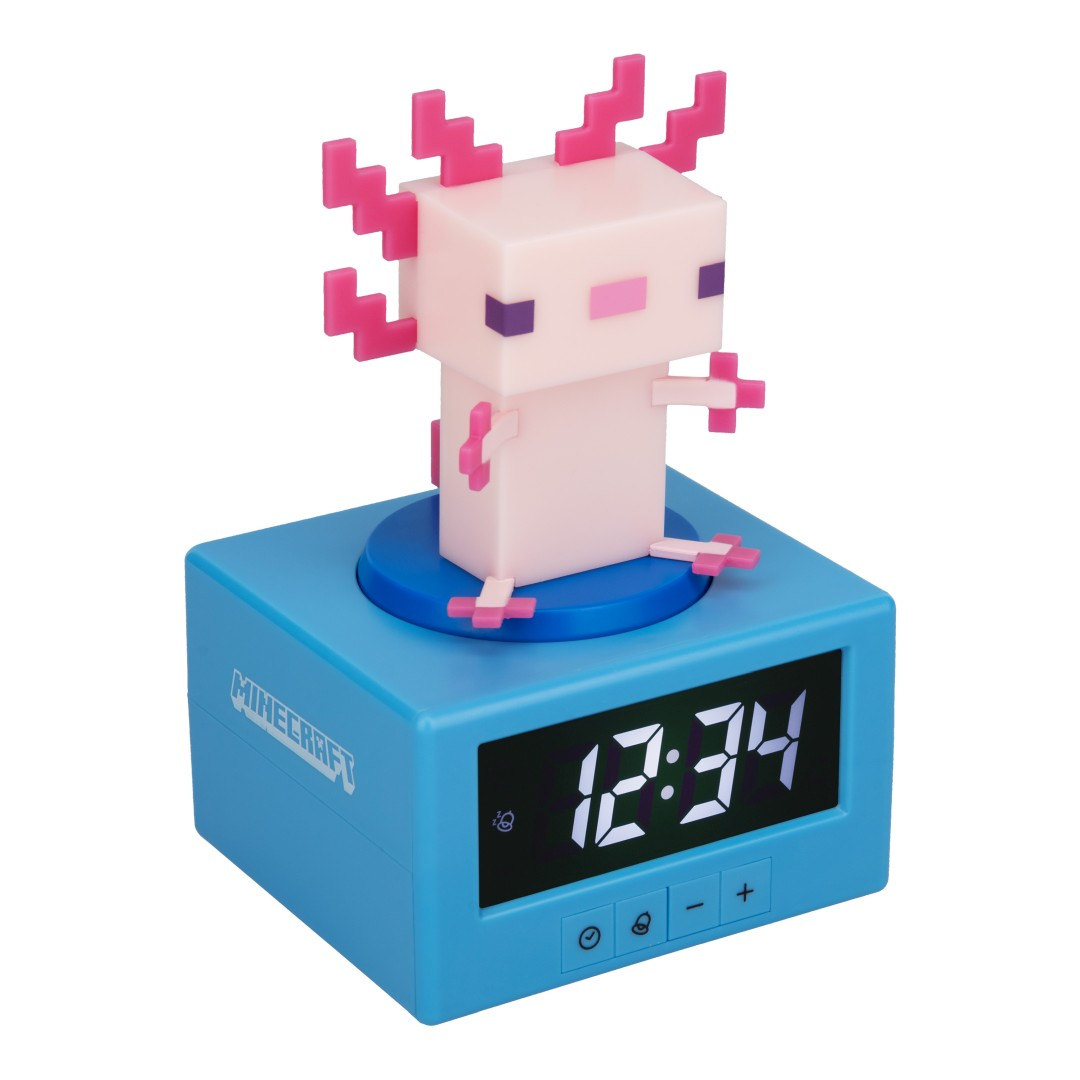 Lampka nocna Minecraft axolotl na niebieskim budziku z cyfrowym wyświetlaczem.