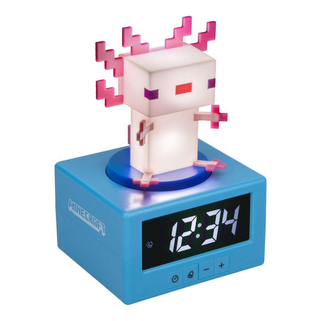 Lampka nocna Minecraft axolotl z budzikiem. Figurka jest biała i różowa, zegar niebieski.