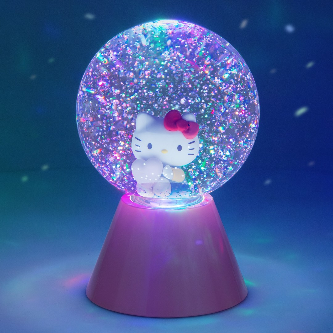 Hello Kitty w kuli śnieżnej z brokatem, różową podstawą i kolorowymi światłami.