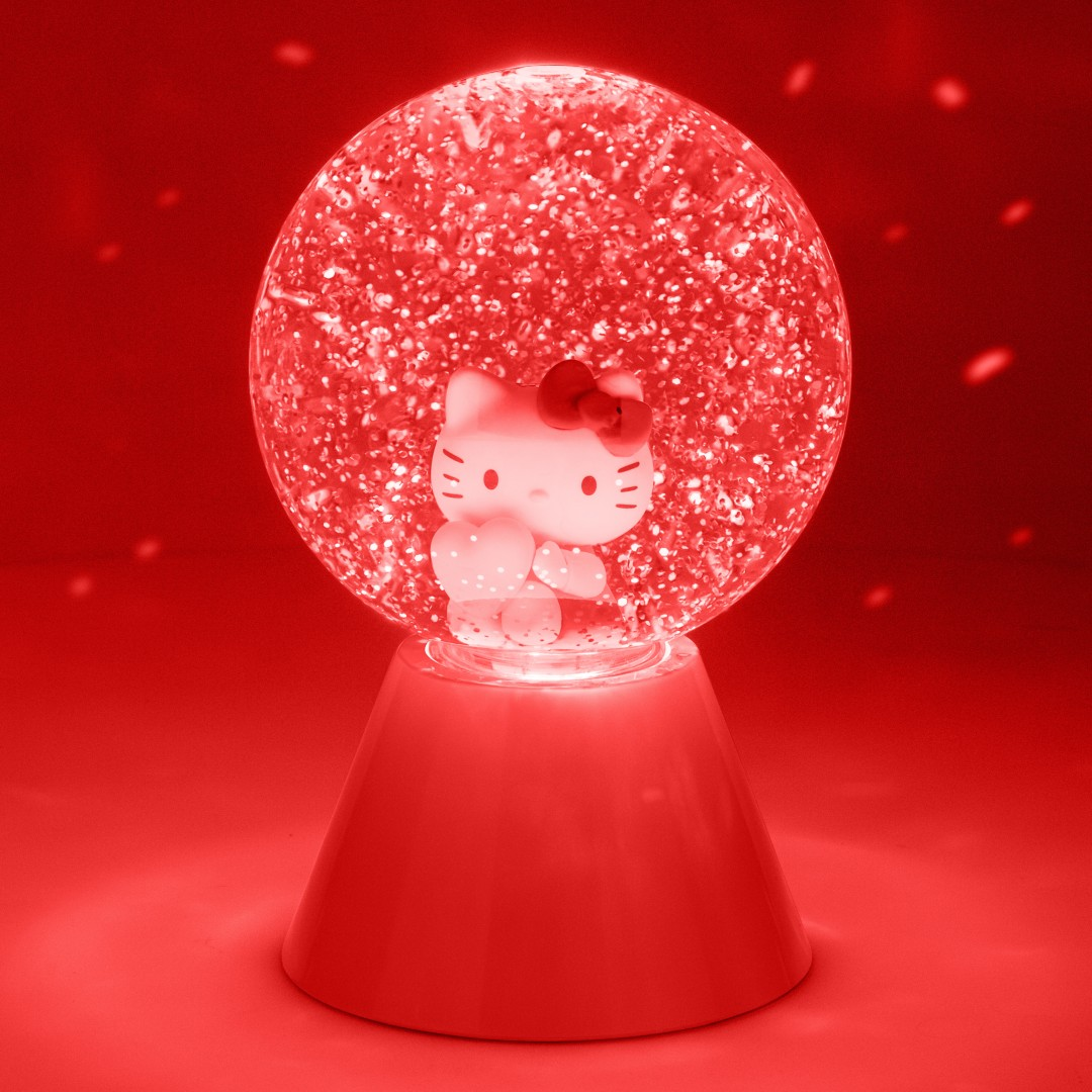 Błyszcząca kula śnieżna z Hello Kitty trzymającą serca, podświetlona na czerwono.
