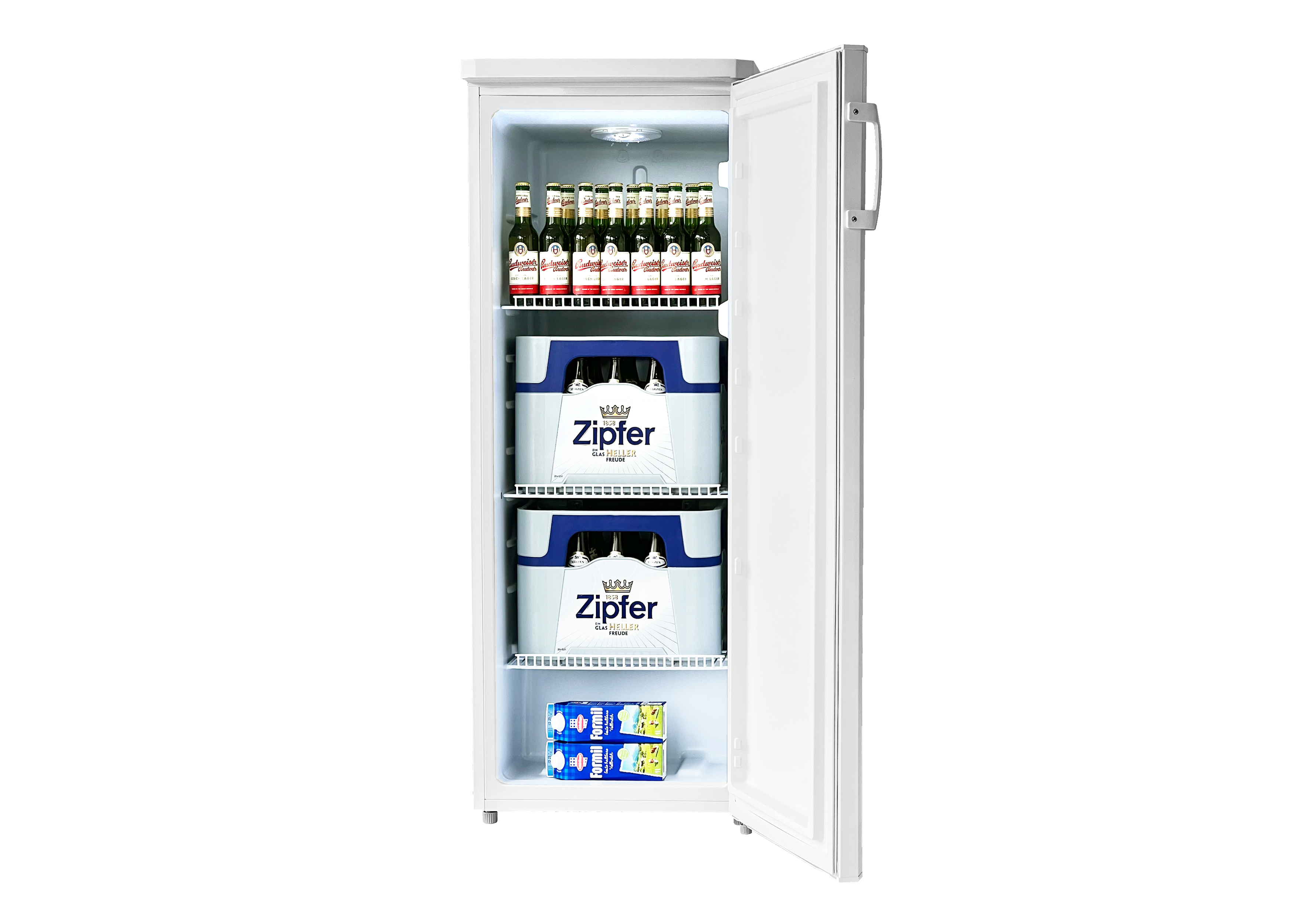 Ein offener Kühlschrank mit Flaschen und Kisten Bier sowie Packungen.