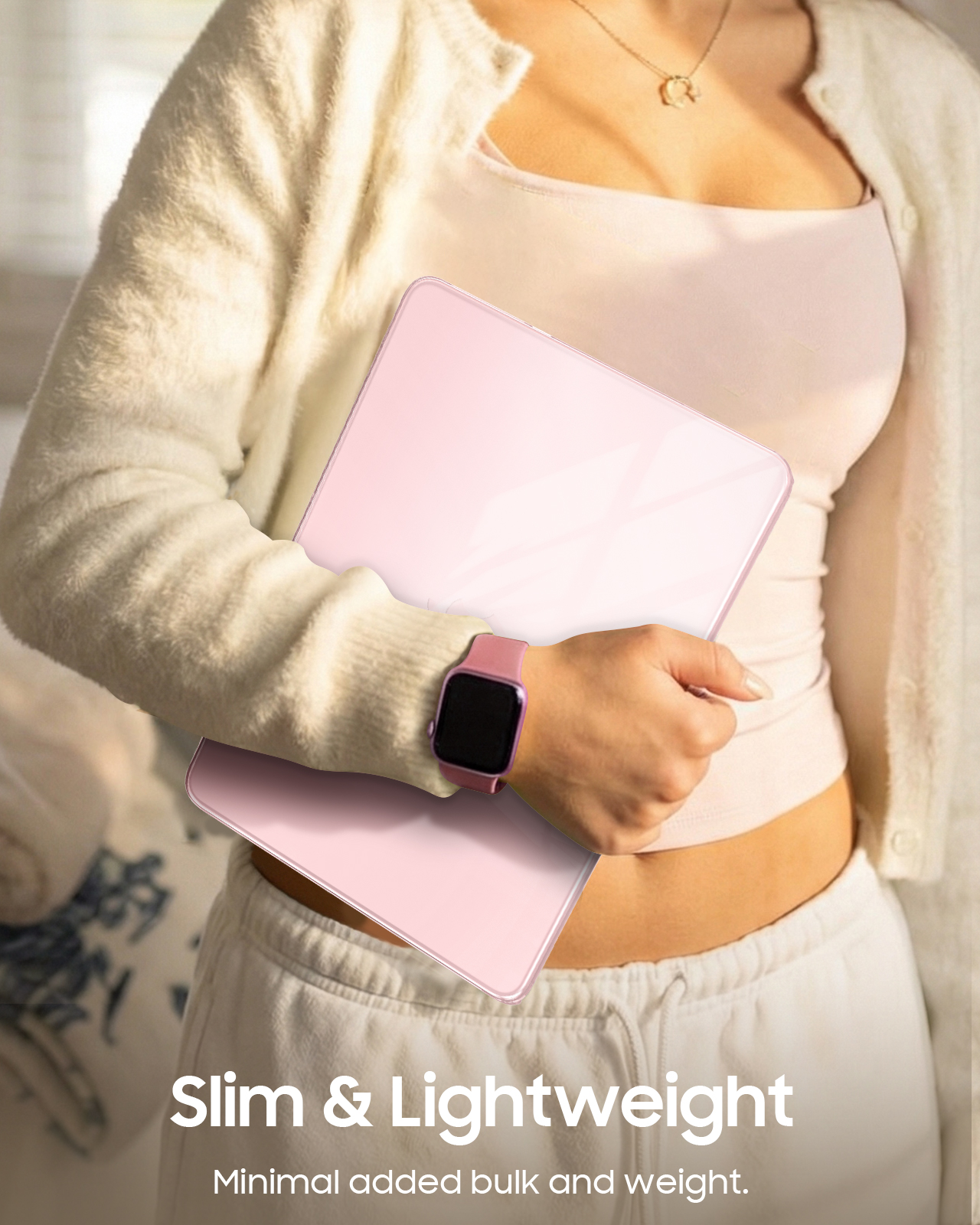 Eine Person mit einem rosa Tablet und einer rosa Smartwatch.