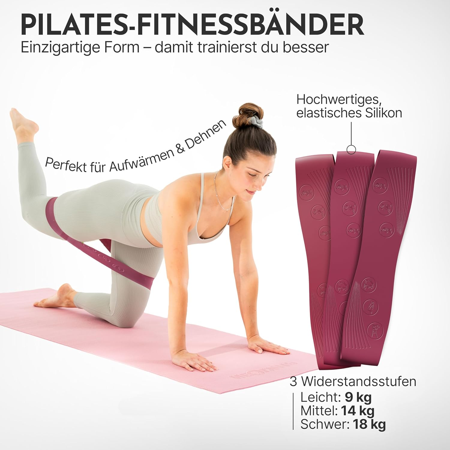 Frau auf Yogamatte mit Pilates-Band um die Beine, daneben drei lila Bänder.