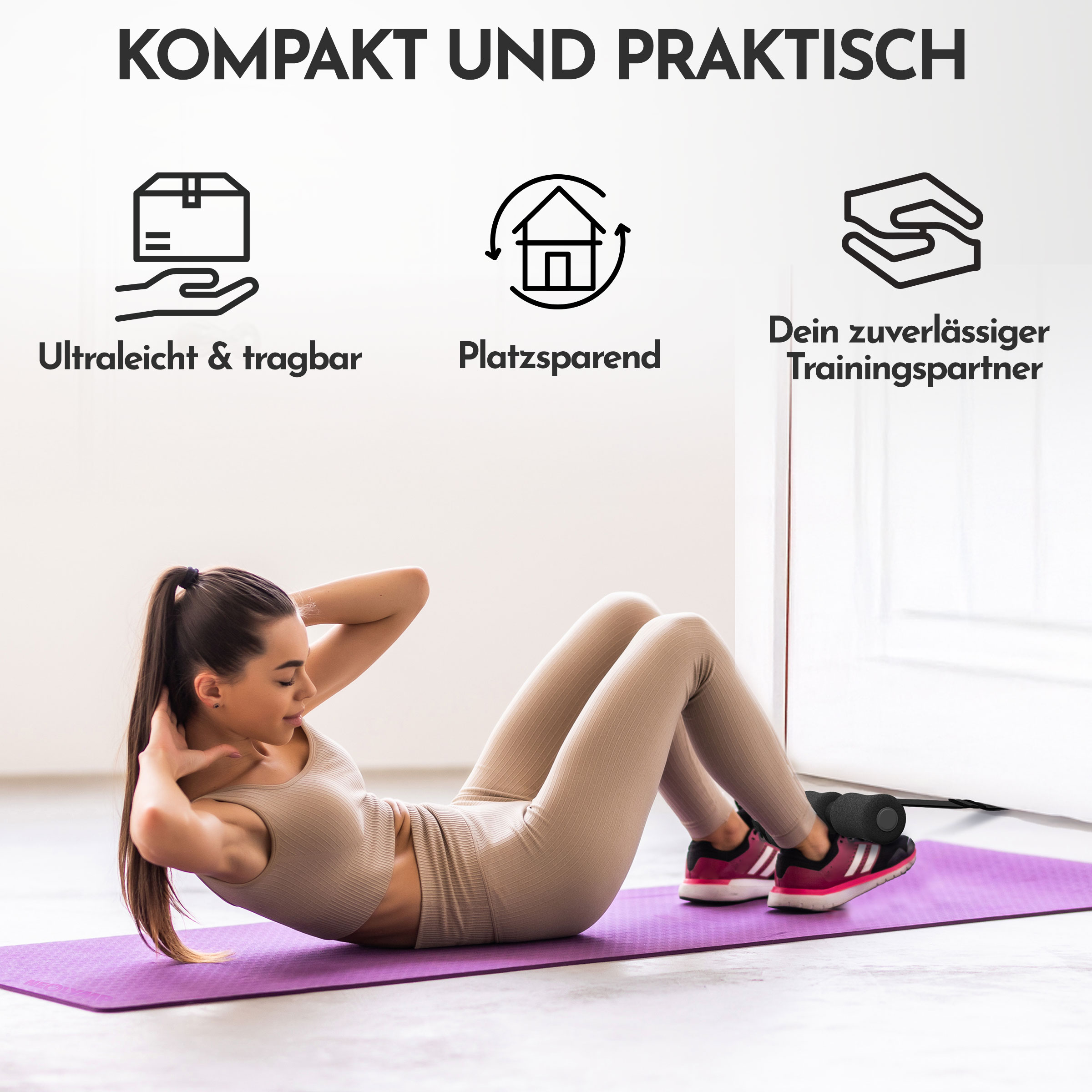 Frau macht Crunches auf violetter Matte, mit Icons für leicht, platzsparend, Partner.