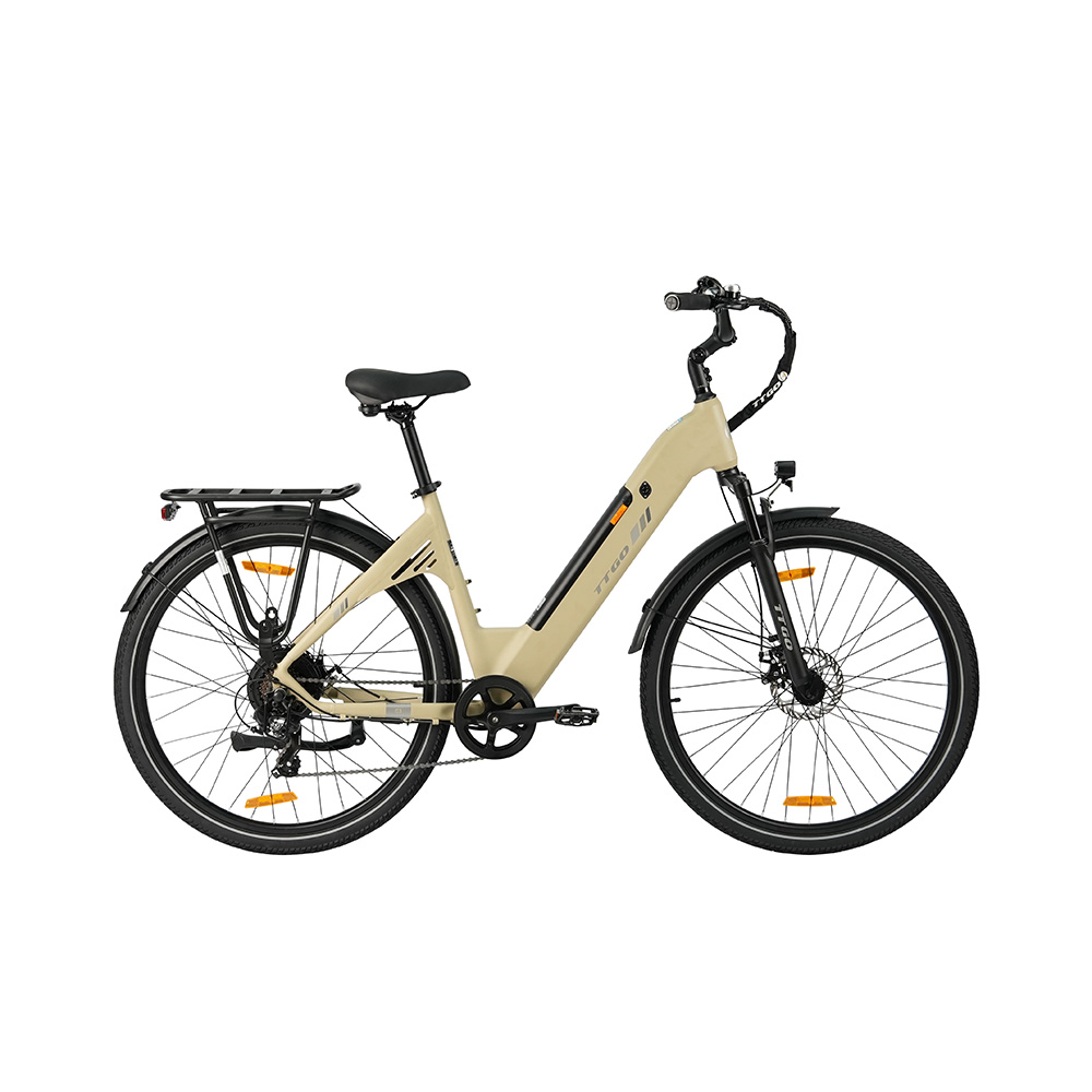 Una bici elettrica da donna beige con portapacchi, parafanghi e freni a disco.