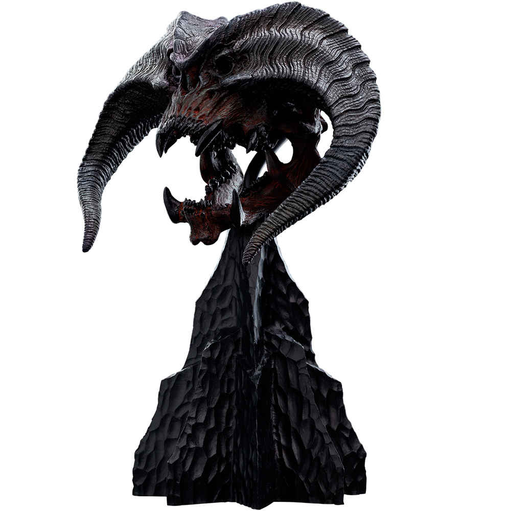 Cráneo de demonio oscuro y detallado con cuernos sobre una base negra y escarpada.