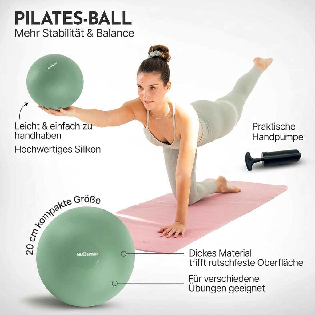 Frau auf einer Matte mit Pilates-Ball und Handpumpe