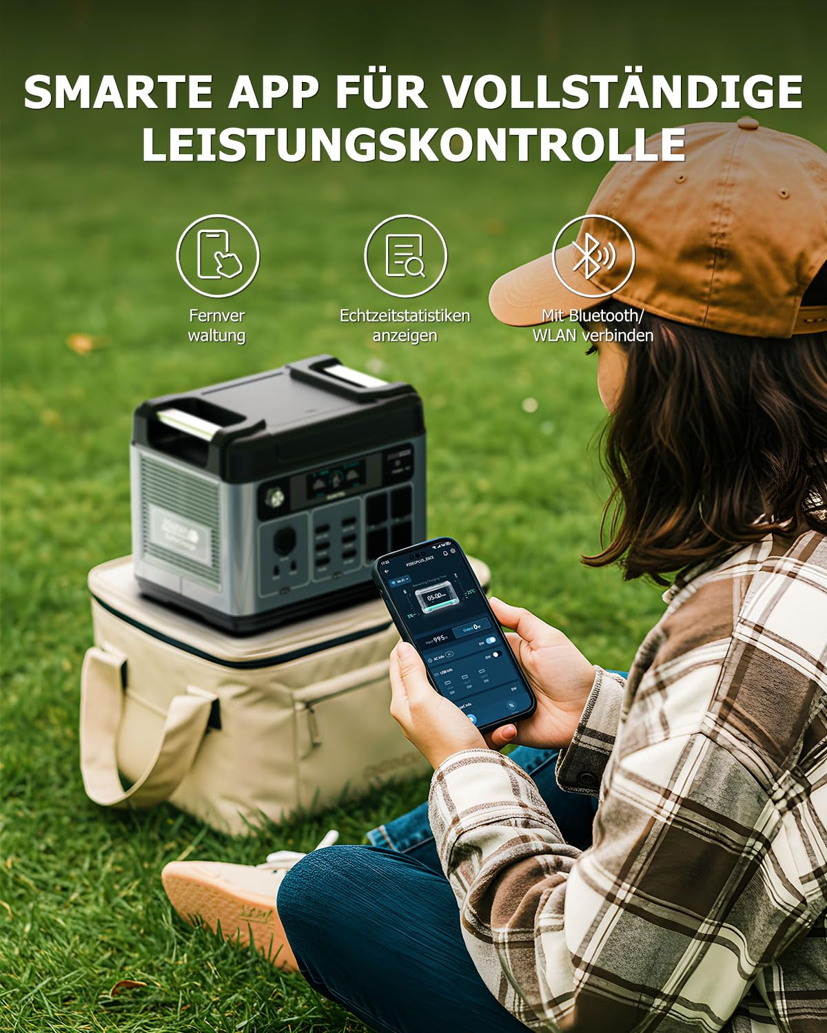 Persona usa app en smartphone para controlar una central eléctrica al aire libre.