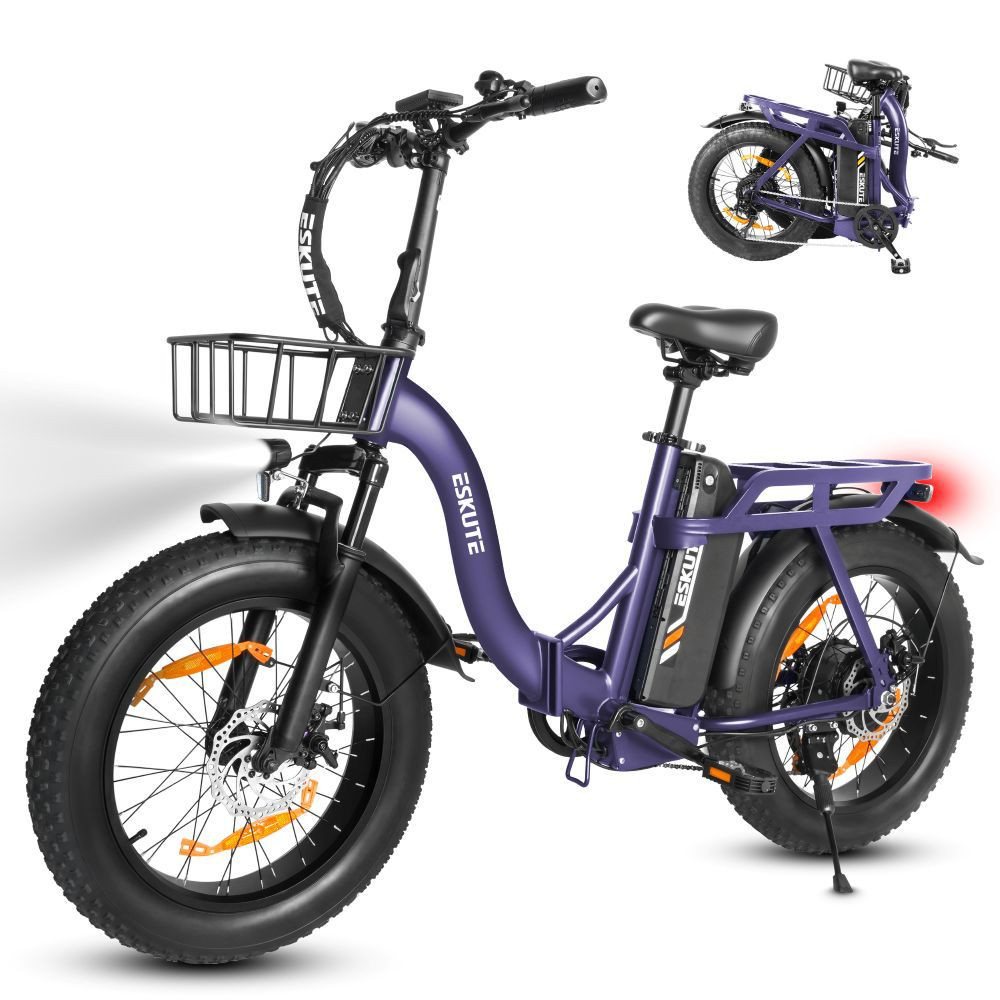 Bicicleta eléctrica morada con neumáticos anchos, cesta delantera y portaequipajes trasero.