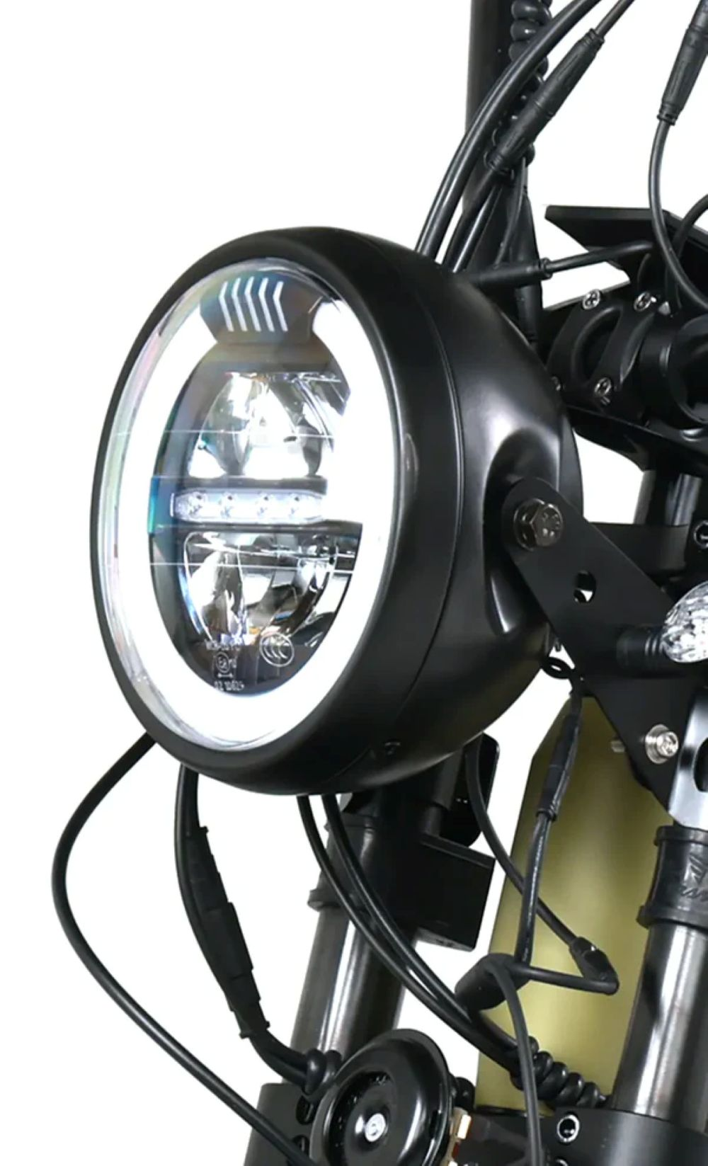 Un faro redondo de motocicleta con anillo LED blanco y bombillas visibles.