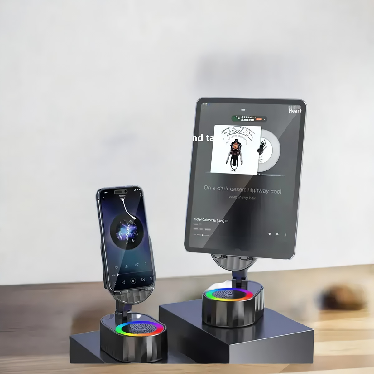 Un smartphone y una tablet muestran música, apoyados en soportes con luces de arcoíris.