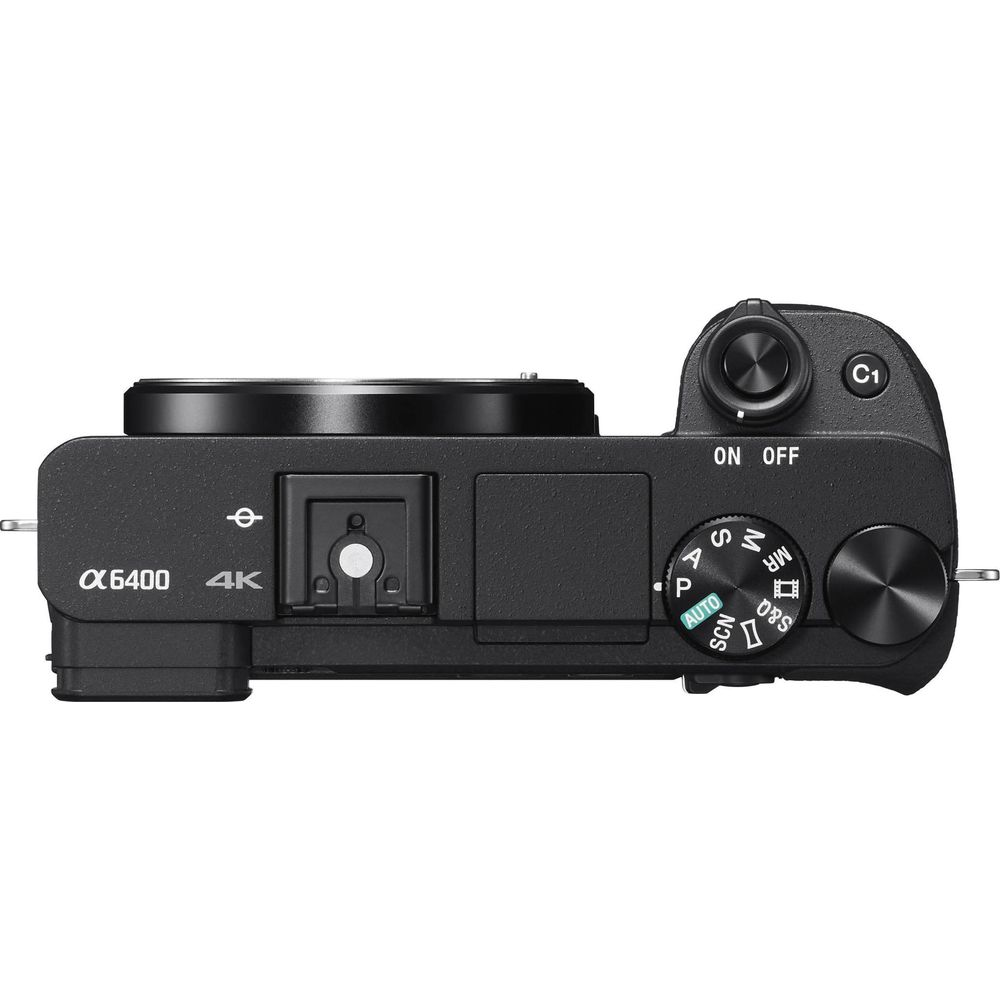 Die Oberseite einer schwarzen Sony Alpha 6400 Kamera mit Bedienelementen.