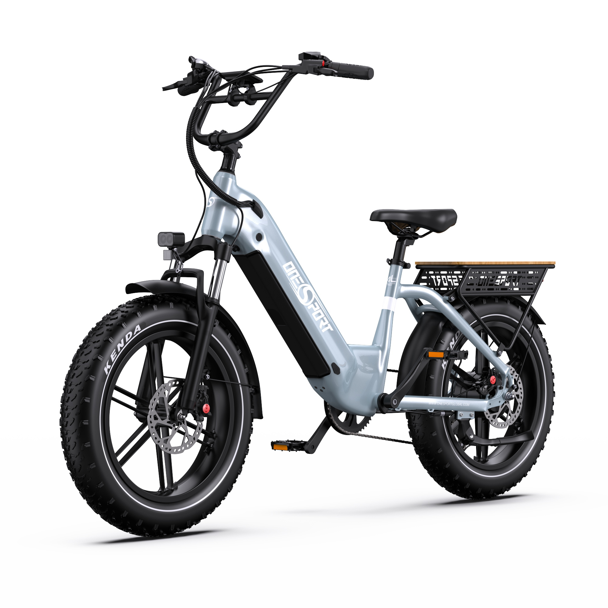 Una e-bike grigio chiaro con pneumatici larghi, portapacchi e faro.