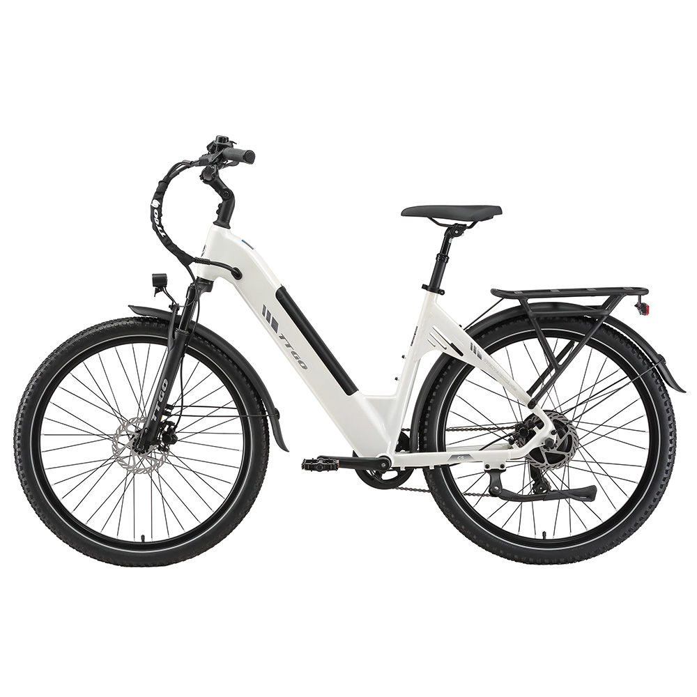 Una bicicletta elettrica bianca con portapacchi e pneumatici neri, su sfondo bianco.