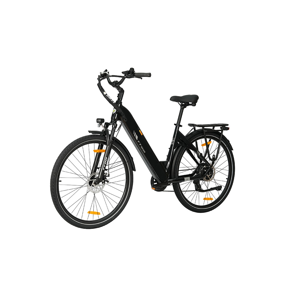 Una bicicletta elettrica nera con portapacchi posteriore e catarifrangenti arancioni.