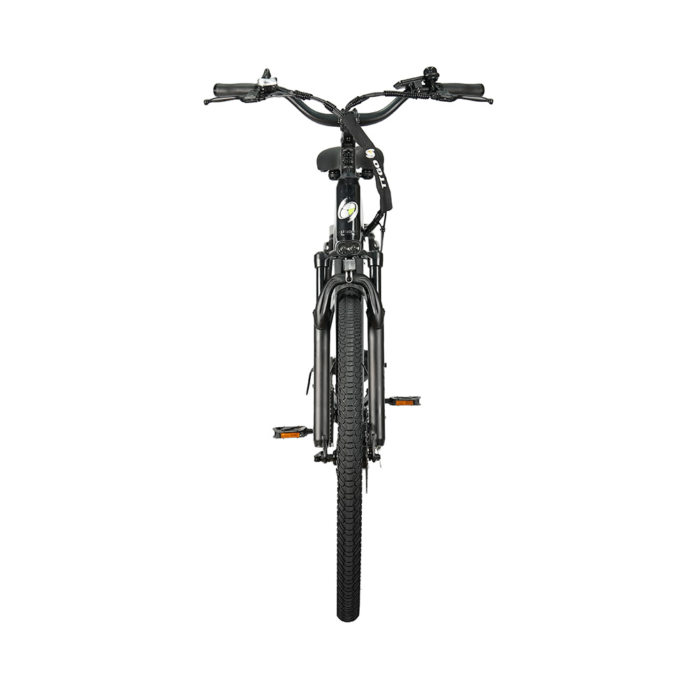 Bicicletta elettrica nera vista frontalmente con forcella ammortizzata.