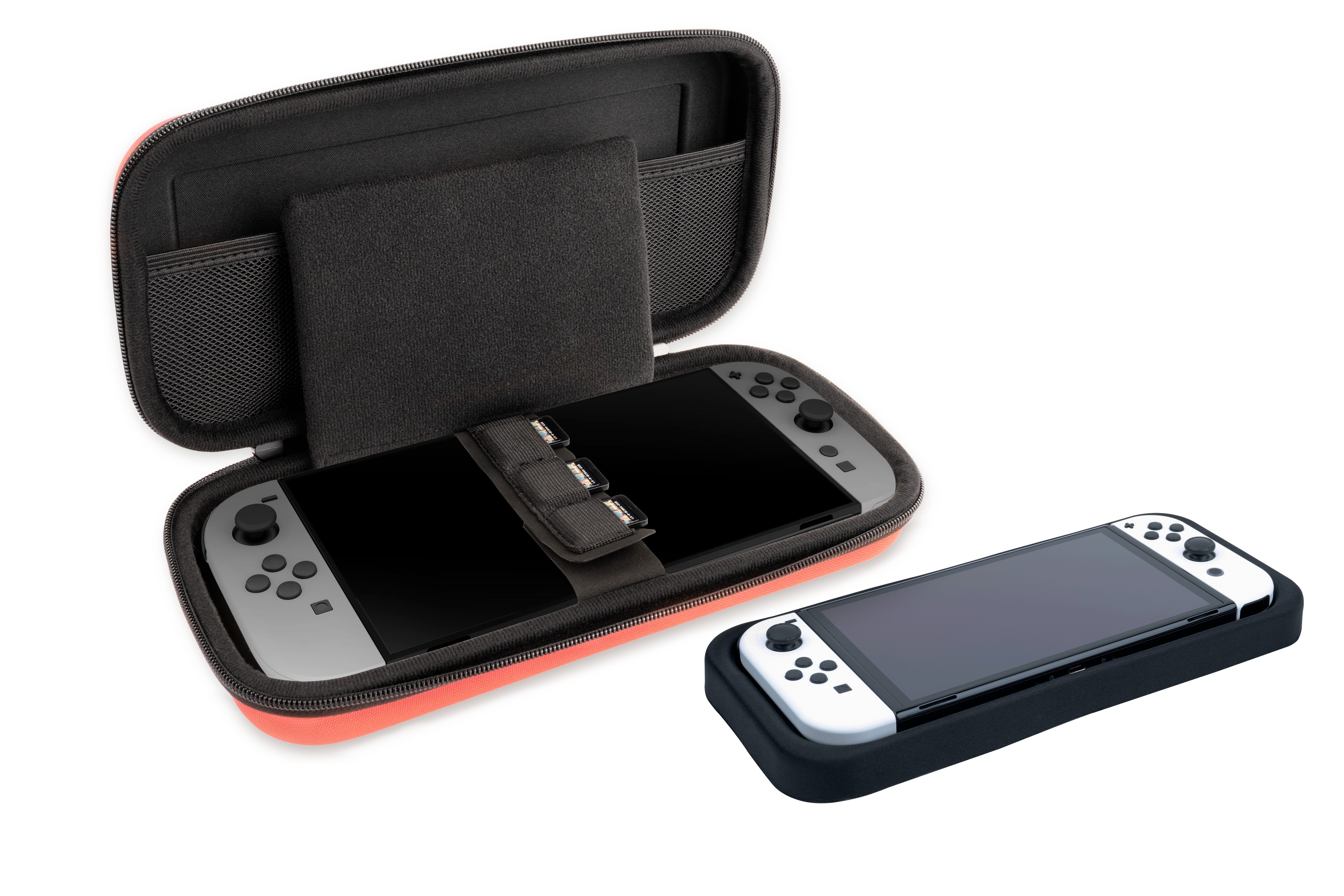 Una custodia rossa con un Nintendo Switch OLED e un dispositivo aggiuntivo.