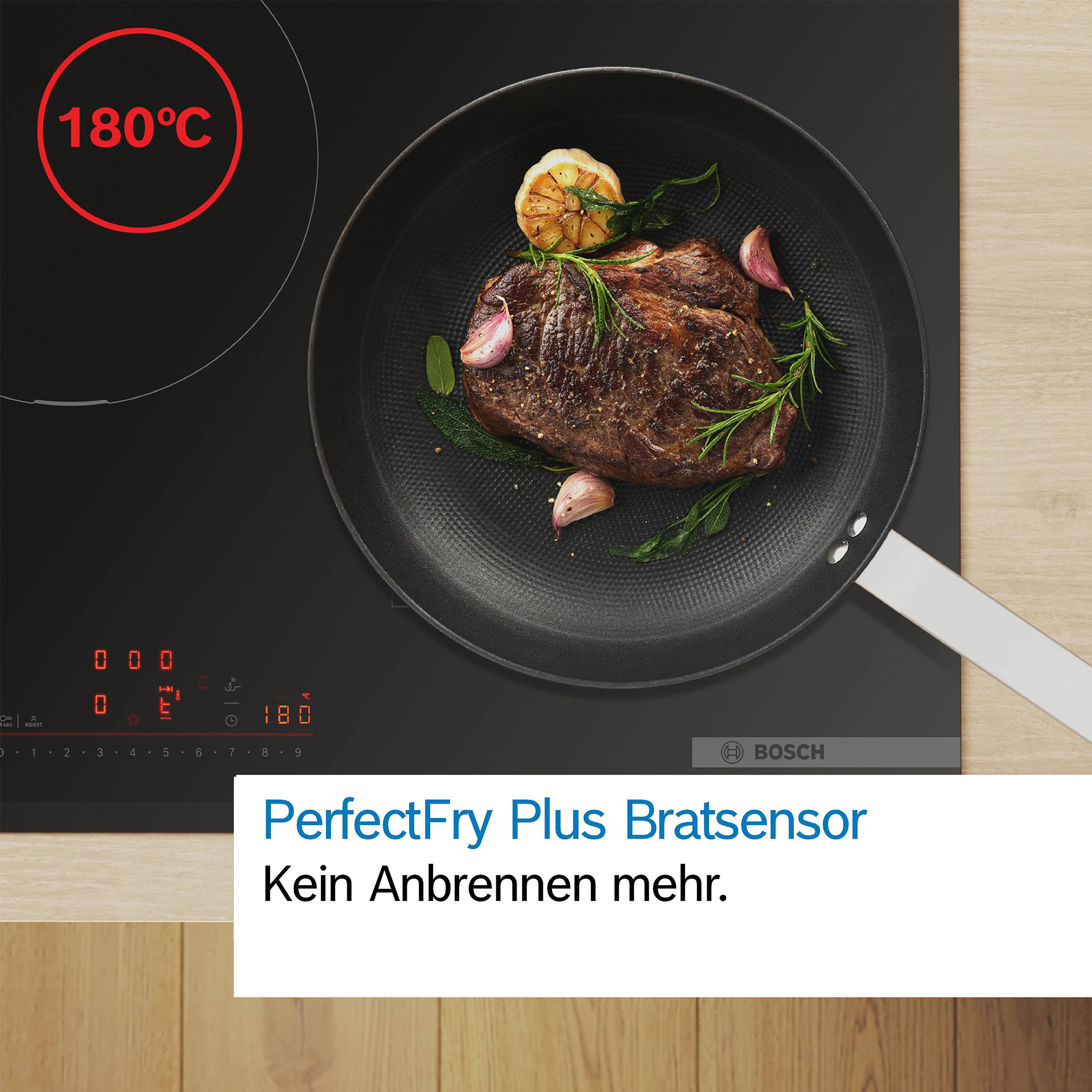 Ein Steak wird in einer Pfanne mit Knoblauch und Rosmarin gebraten. Induktionskochfeld zeigt 180°C.