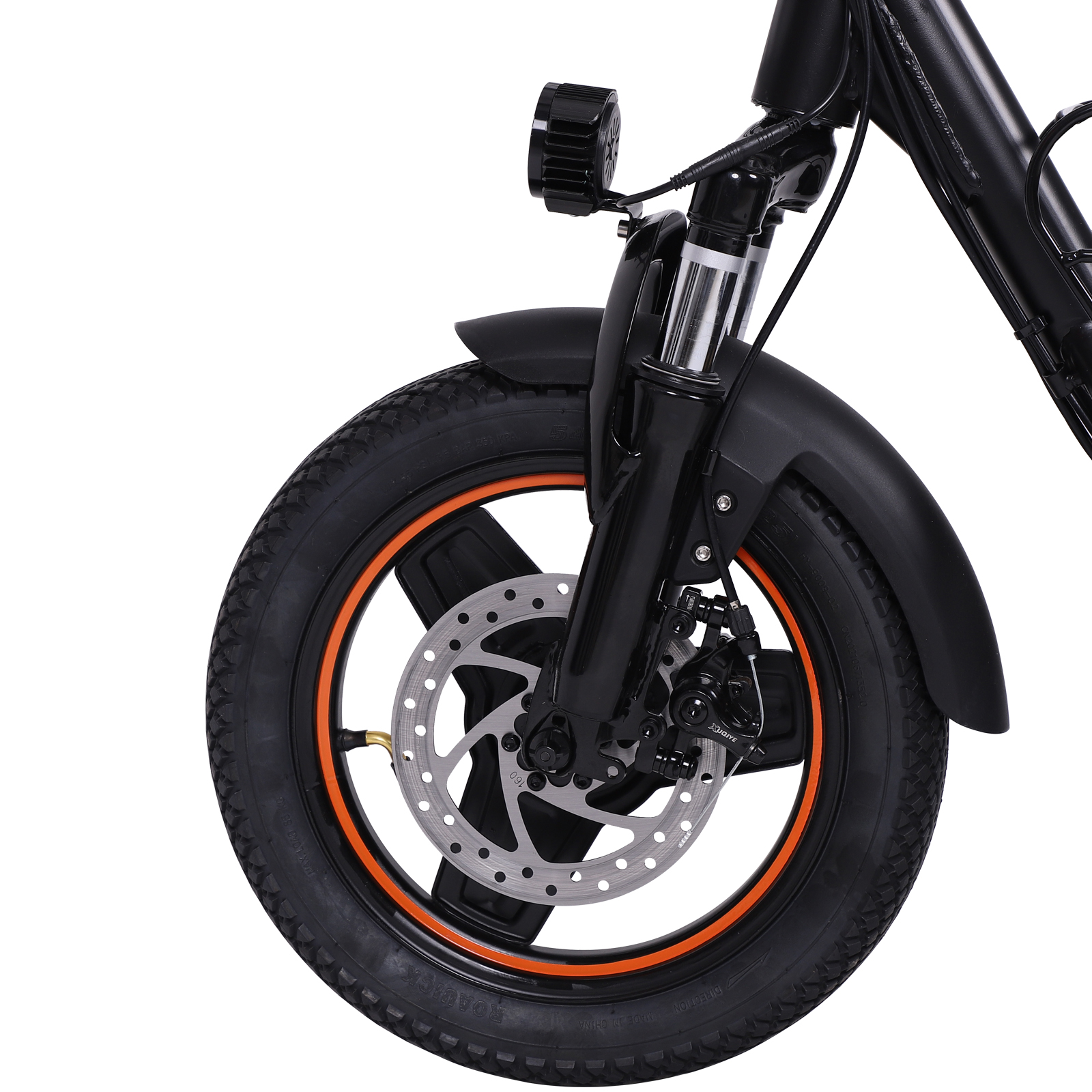 Ruota anteriore con cerchio arancione, freno a disco e sospensioni di bici elettrica.