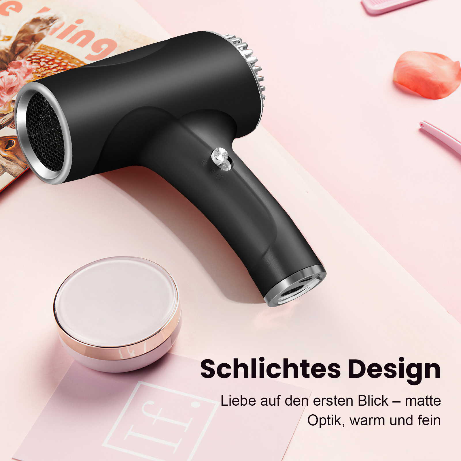 Schwarzer Haartrockner mit Kosmetik auf rosa Untergrund.