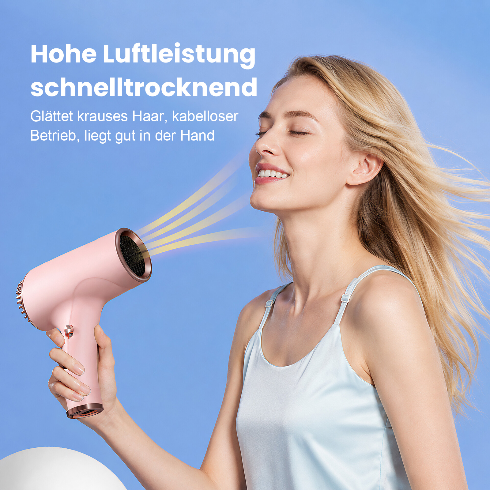 Frau mit geschlossenen Augen hält einen rosa Haartrockner, der Luft auf ihr Gesicht bläst.
