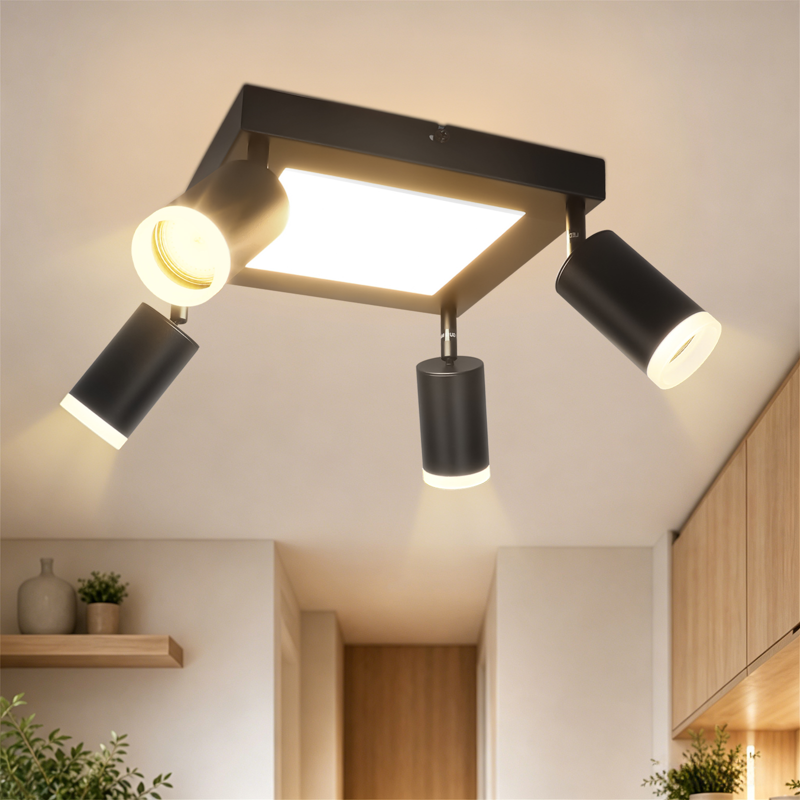 Faretti da soffitto neri con quattro faretti orientabili e pannello LED centrale.