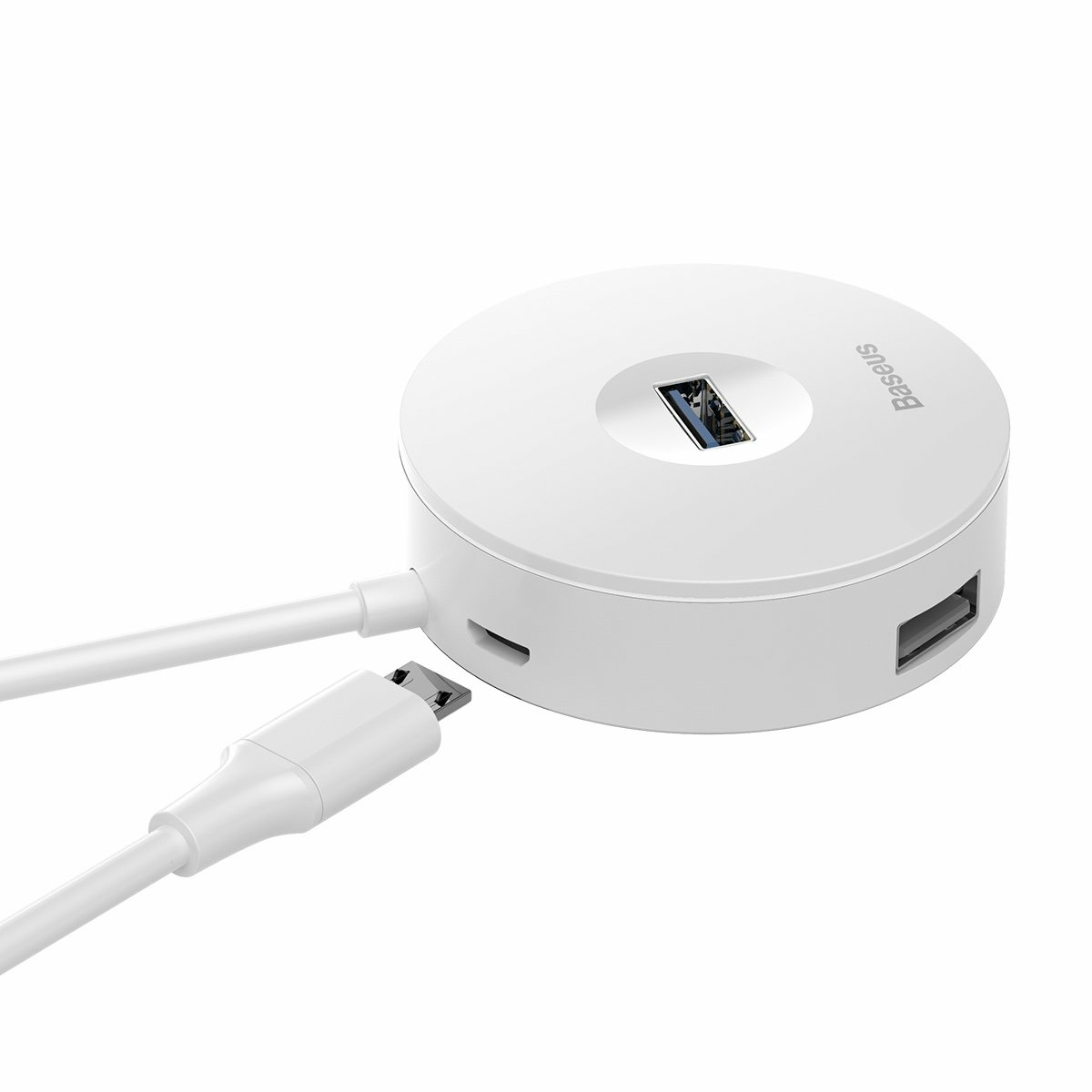 Hub USB-C bianco con più porte e cavi.